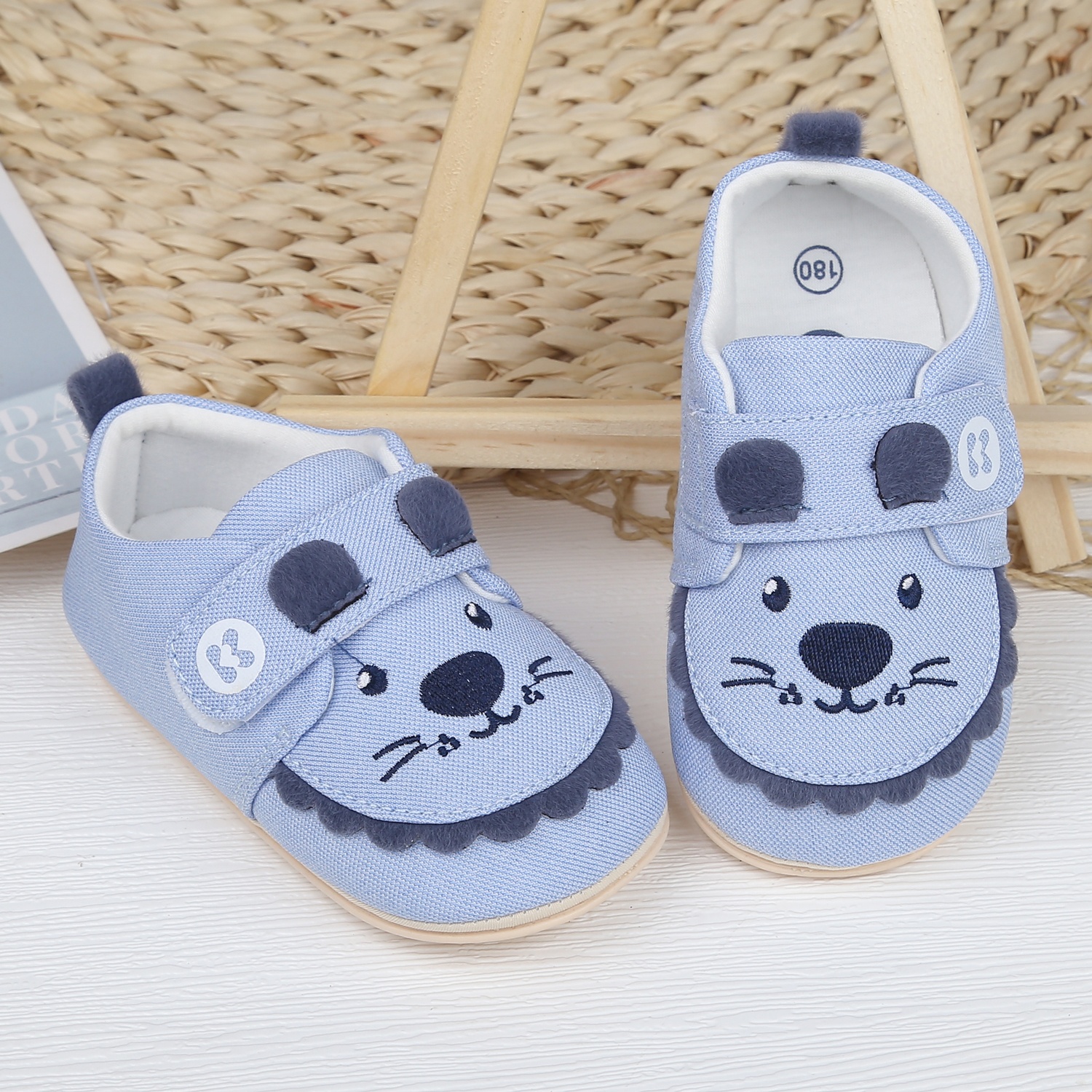 Giày tập đi KidsPlaza thêu sư tử 23K-S5 (Xanh) hình 1