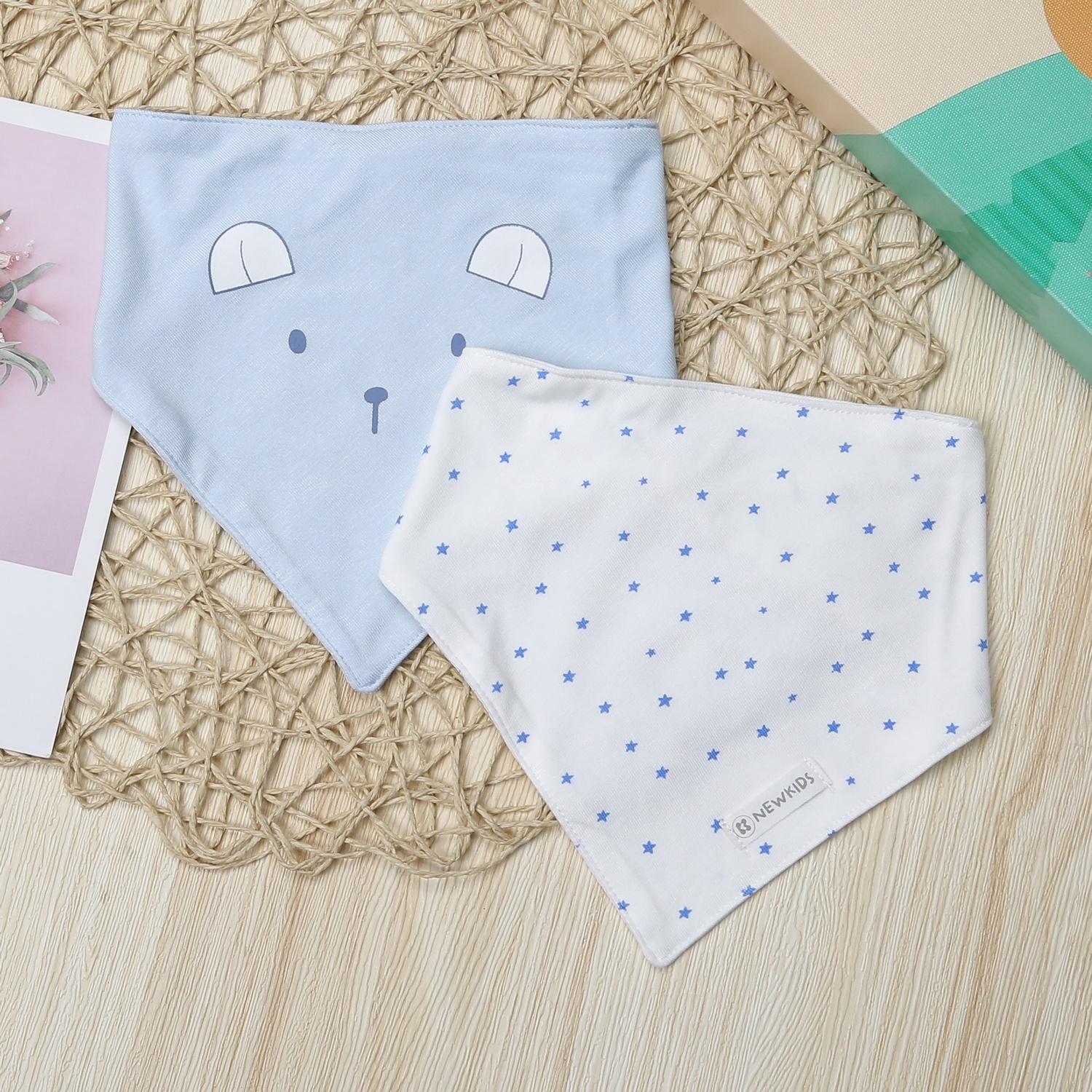 Set 2 yếm tam giác KidsPlaza Otis in hình ND23T (Trắng xanh)  hình 1