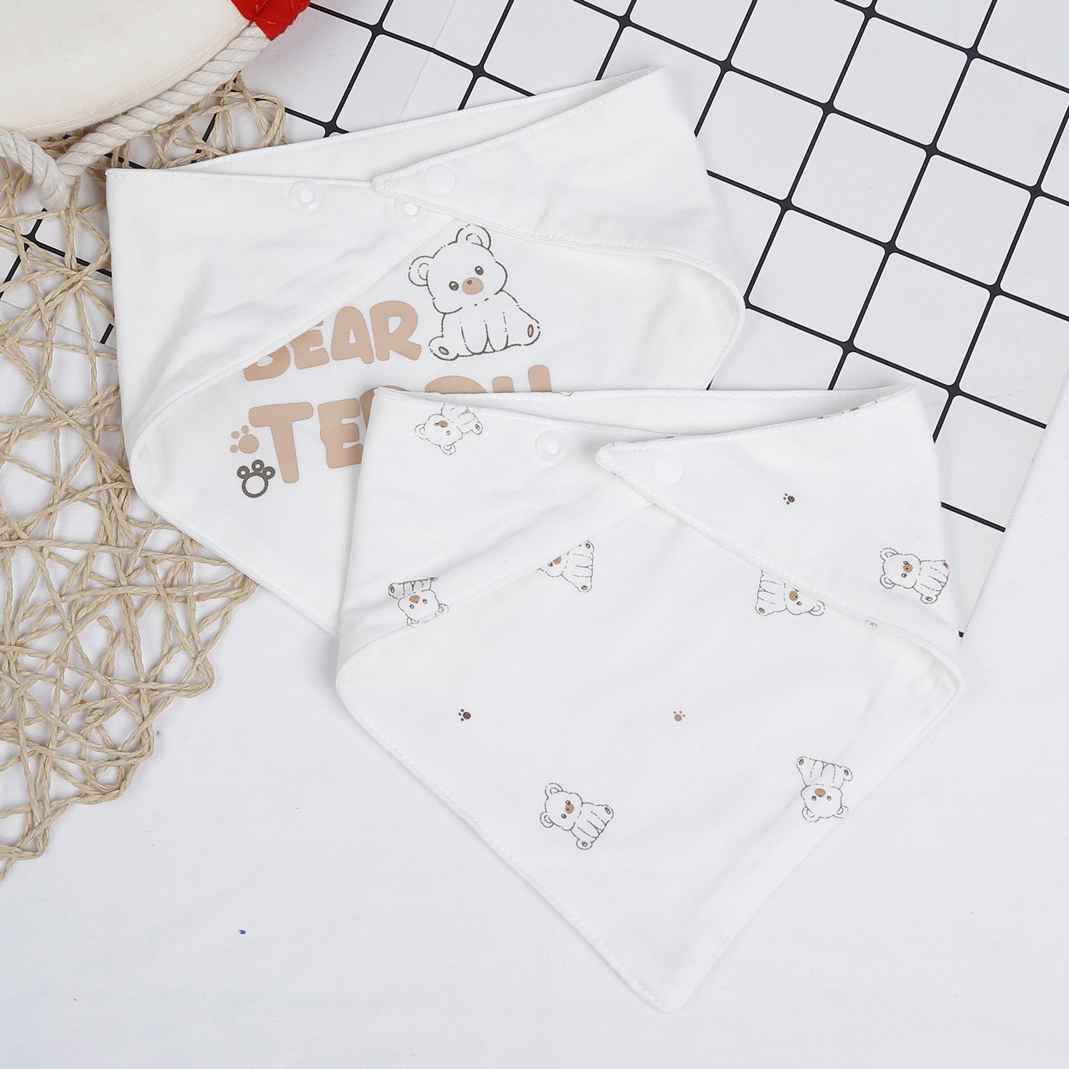 Set 2 yếm tam giác KidsPlaza Otis ND23T (Trắng)  hình 1