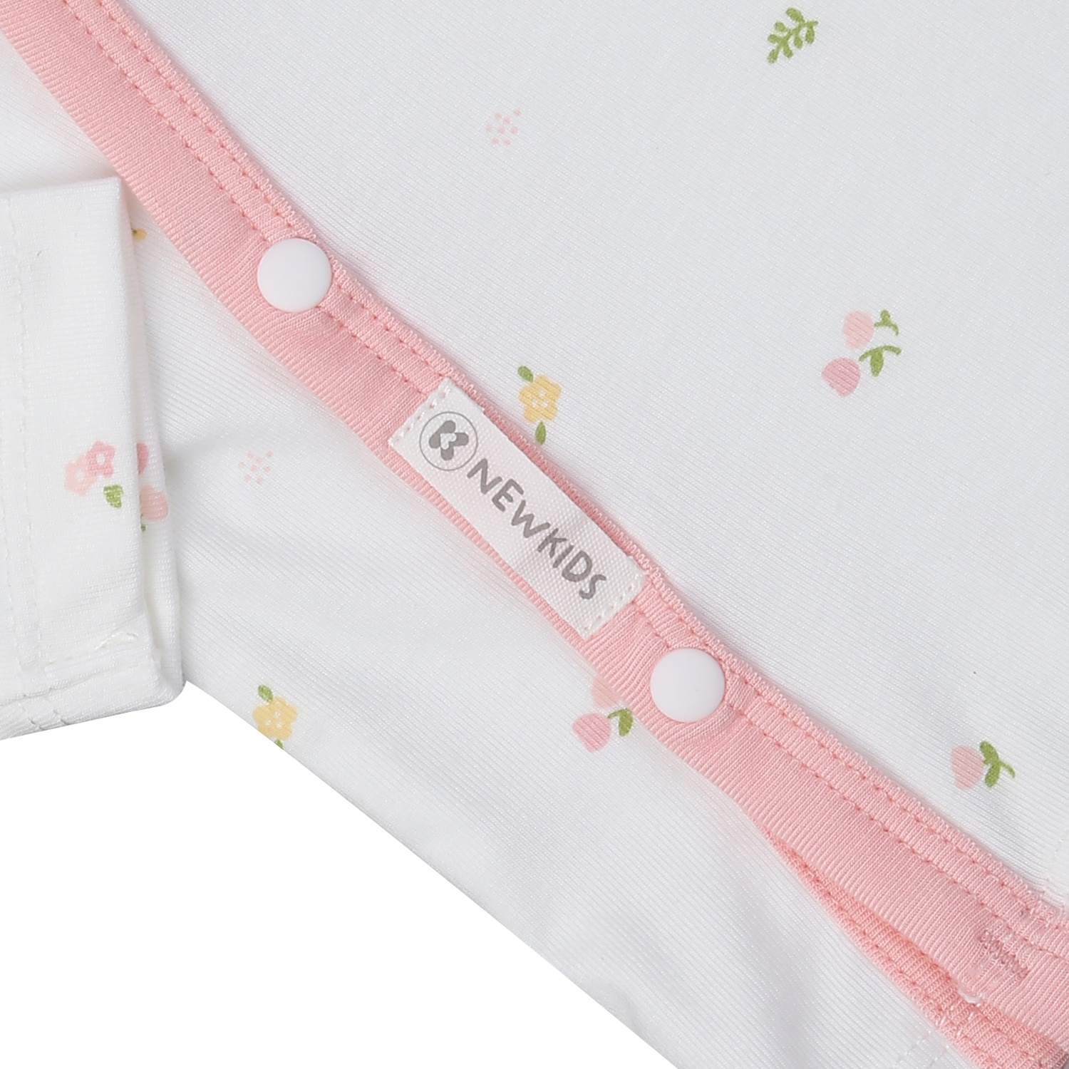 Bộ dài cài lệch in hoa KidsPlaza Otis ND24T (Trắng Hồng) hình 3