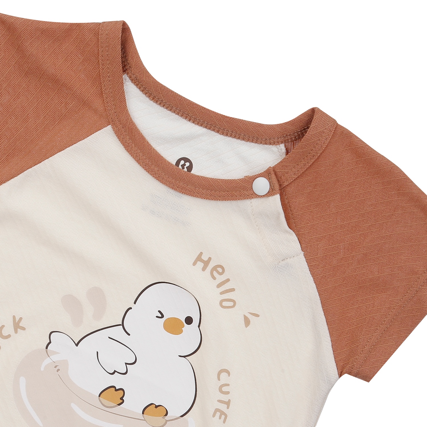 cổ áo thiết kế thoải mái cho bé