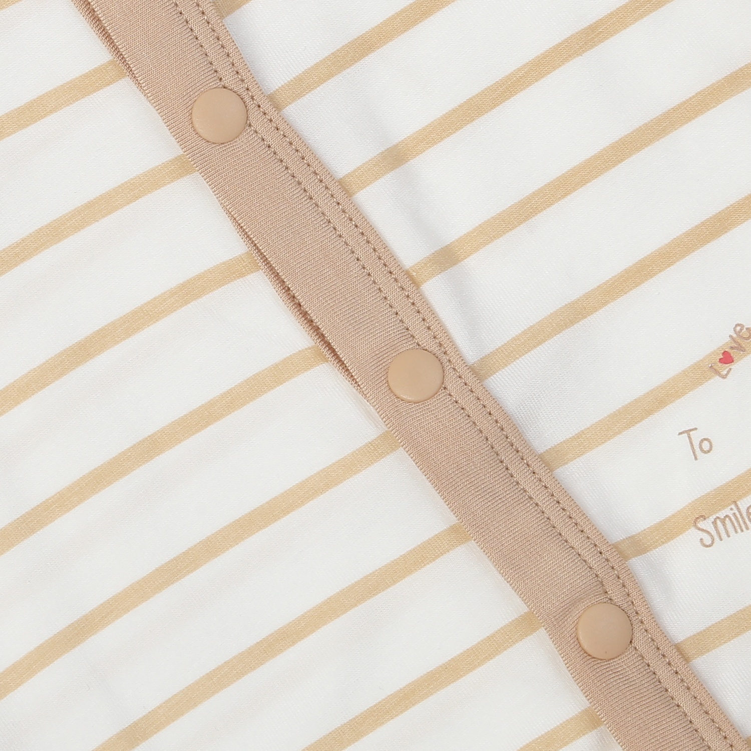 Bộ quần áo dài tay cài giữa KidsPlaza in hươu M24H (Trắng kẻ be)