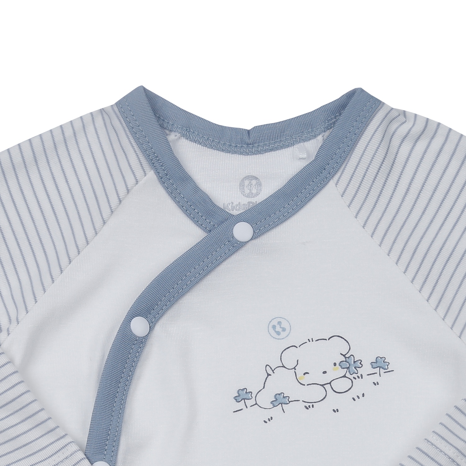 Bộ quần áo dài tay cài lệch KidsPlaza Otis gấu ND24H (Trắng kẻ xanh) hình 3