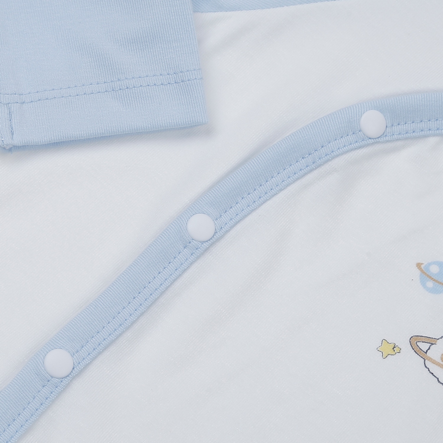 Bộ quần áo dài tay cài lệch KidsPlaza Otis ND24H (Trắng xanh) hình 4