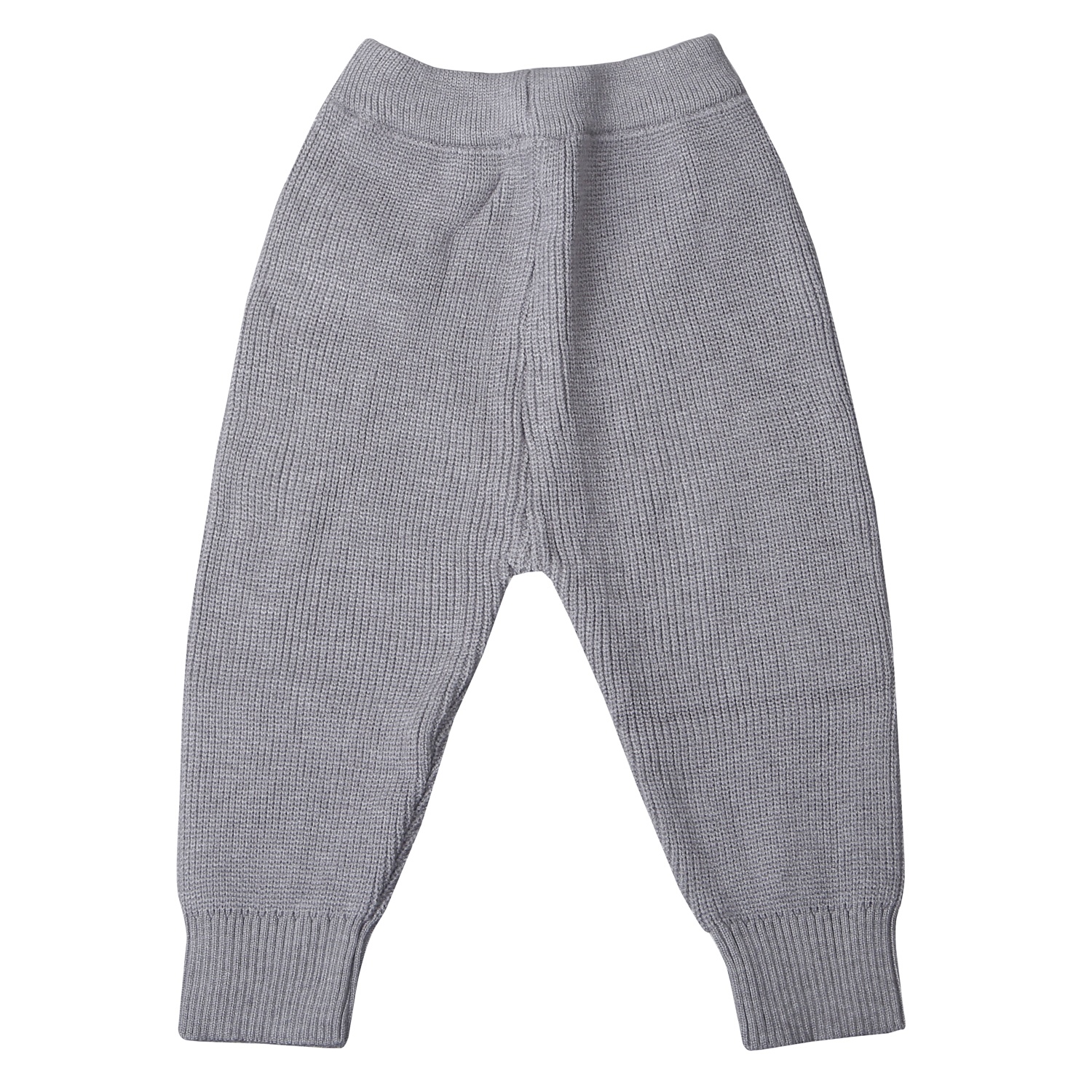 Thiết kế áo len cổ bo tròn cùng quần len bo gấu, vừa vặn vừa tránh gió lùa vừa giúp giữ nhiệt hiệu quả.