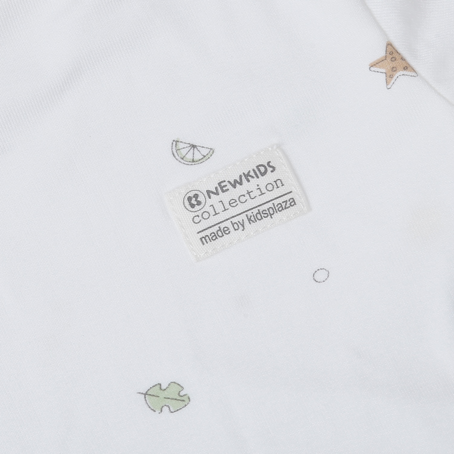 Áo cổ 3 phân KidsPlaza Otis in chanh ND25T (Trắng) hình 3