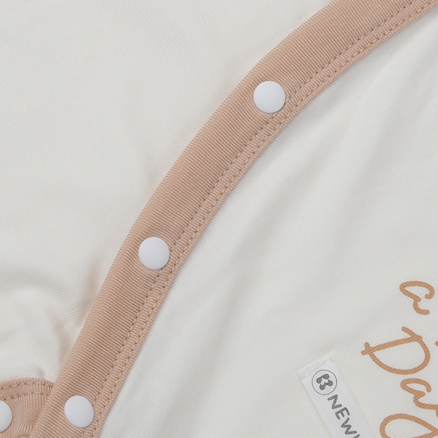 Bộ body dài cài lệch KidsPlaza Otis in gấu ND25T (Be) hình 3