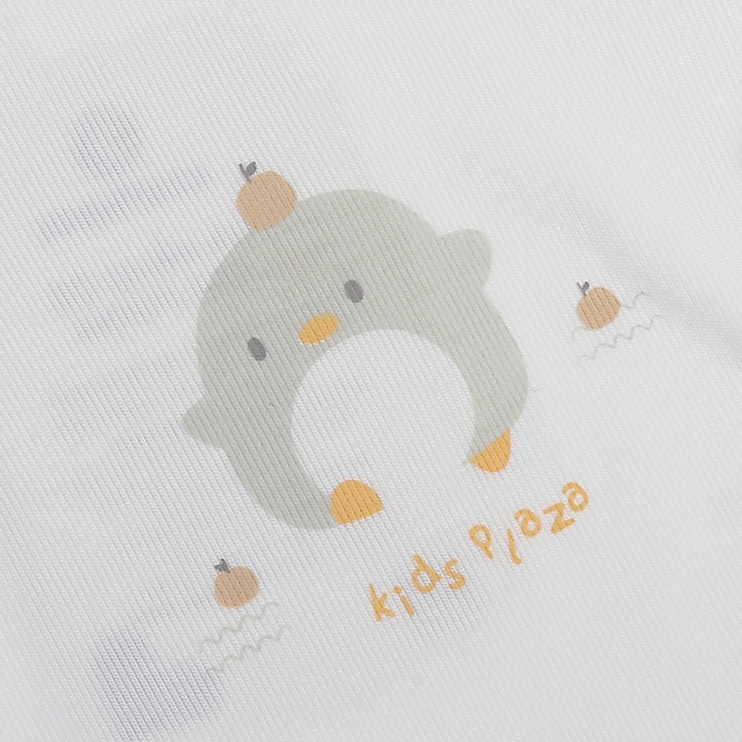 Bộ dài cài lệch KidsPlaza Otis in gà ND25T (Trắng)