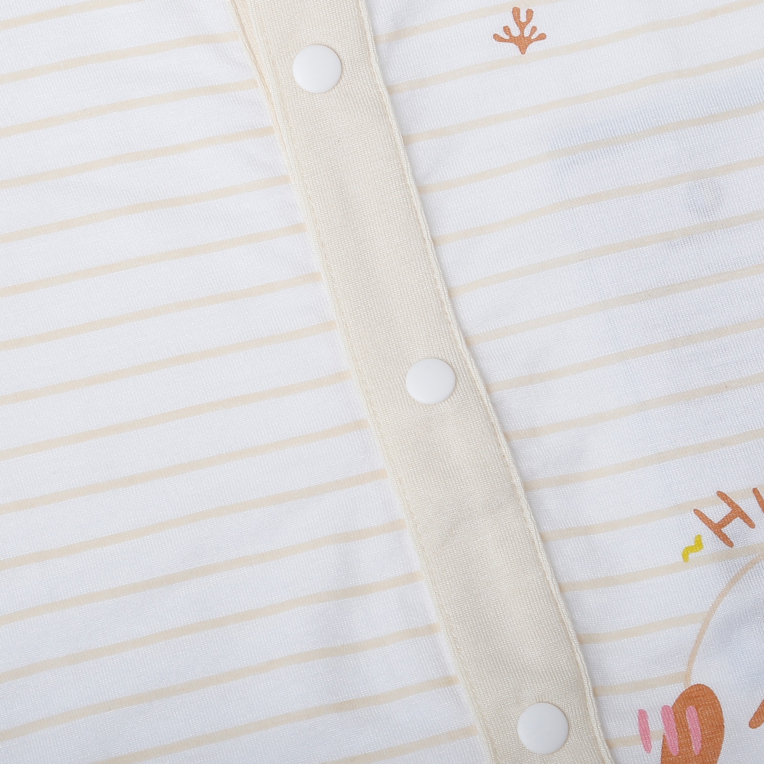 Bộ quần áo cộc cài giữa KidsPlaza in baby shark TT25H (Trắng be)