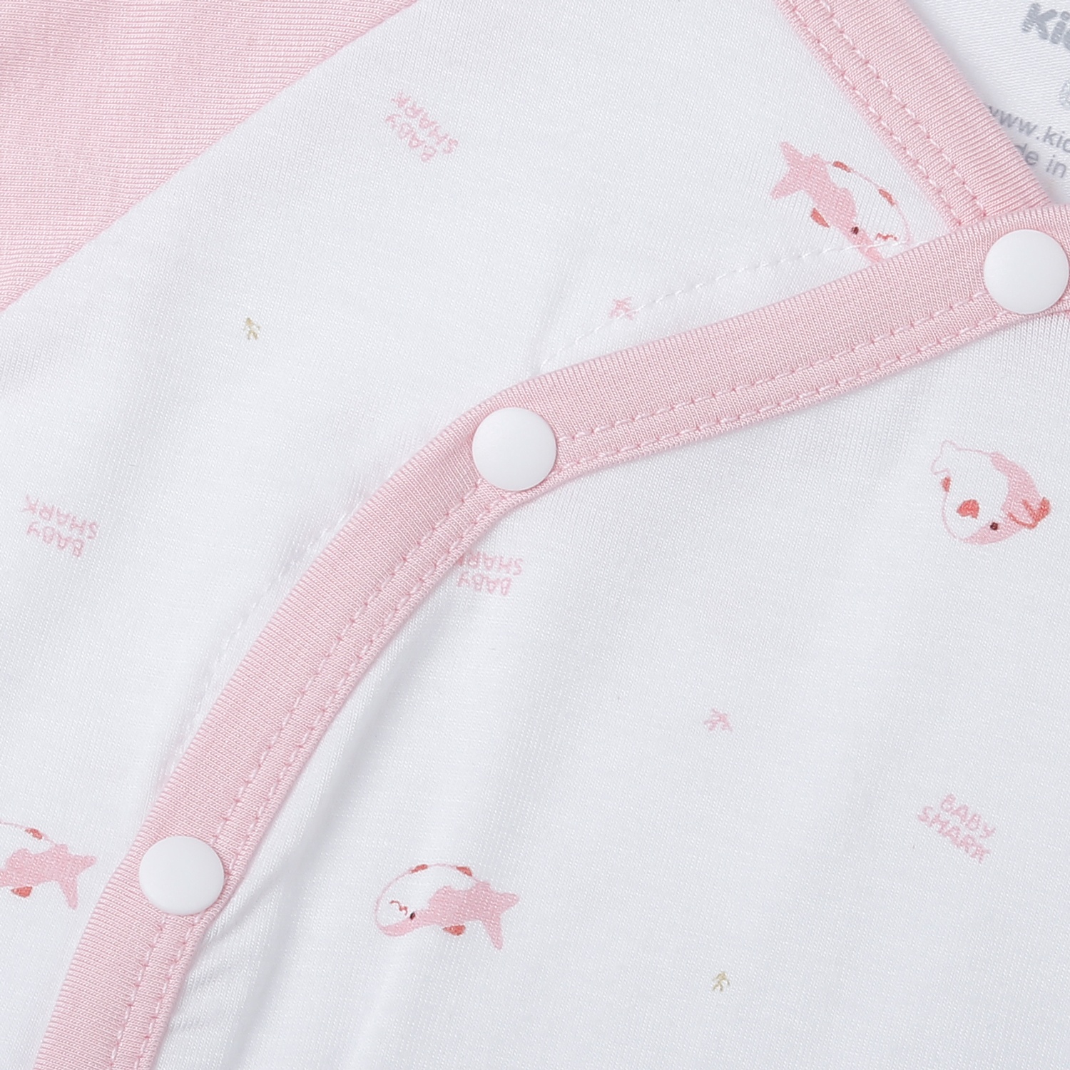 Bộ quần áo cộc cài lệch KidsPlaza in cá TT25H (Trắng hồng)