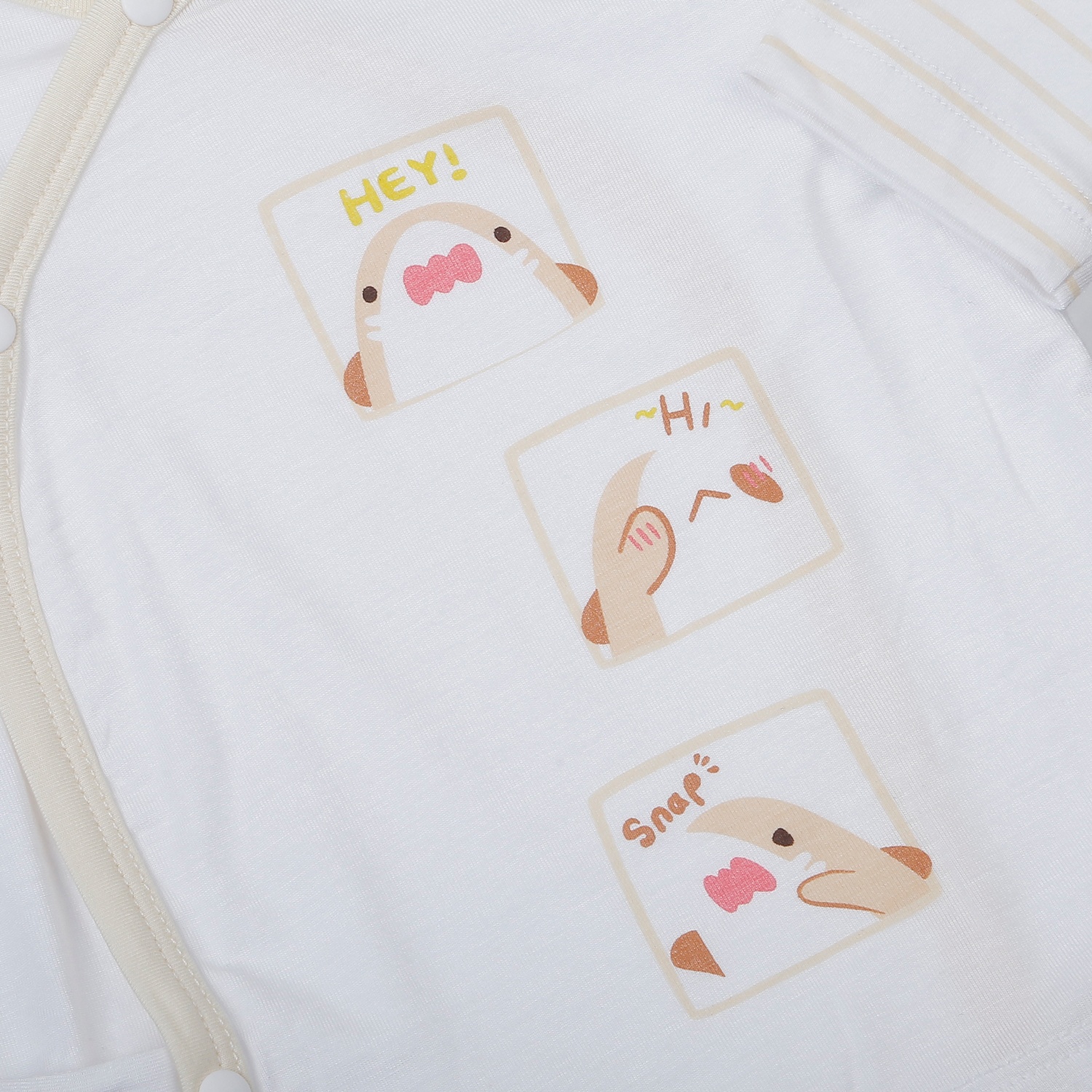 Bộ quần áo dài tay cài lệch KidsPlaza sọc in 3 cá TT25H (Trắng) hình 4