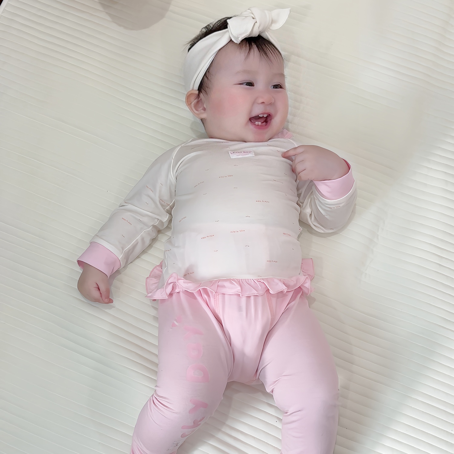 Bộ quần áo dài tay bé gái KidsPlaza Modal kẻ ngang M25T (Hồng) hình 3