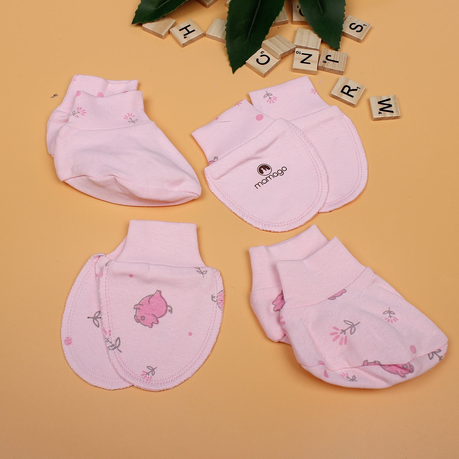 Set bao tay bao chân cho bé Mamago in hình chú heo NĐ19 hình 1