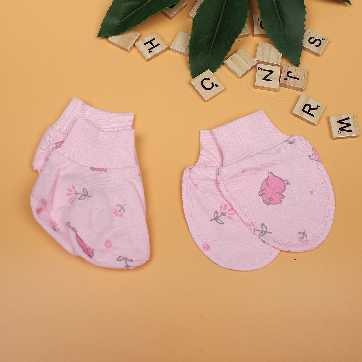 Set bao tay bao chân cho bé Mamago in hình chú heo NĐ19 hình 2