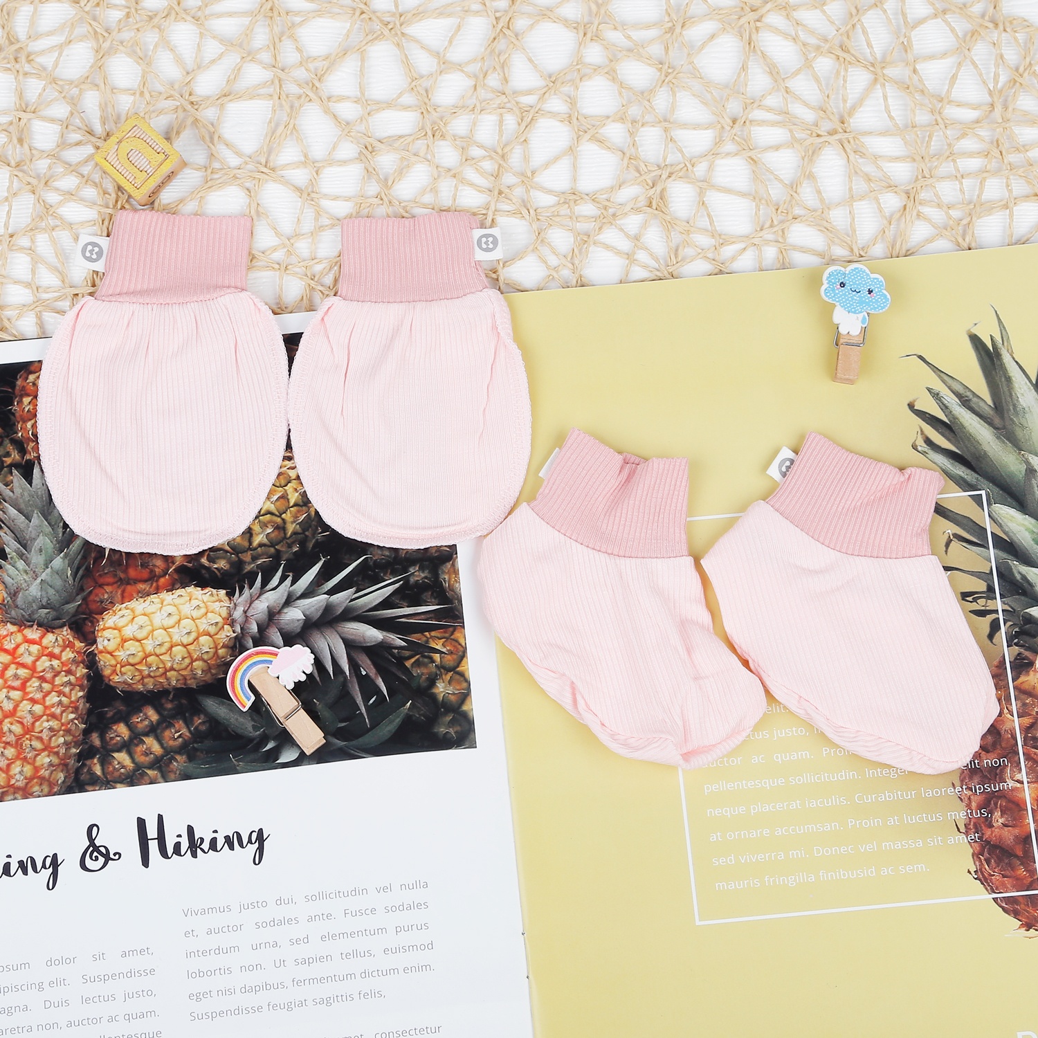 Set bao tay chân kẻ tăm KidsPlaza ND22T (Hồng) hình 1