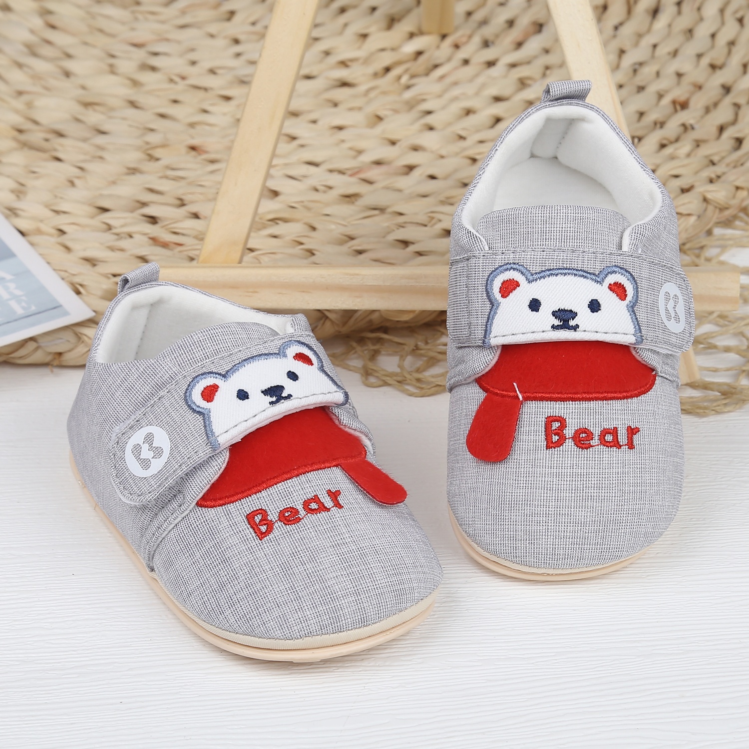 Giày tập đi KidsPlaza thêu gấu 23K-S1 (Màu ghi) hình 2