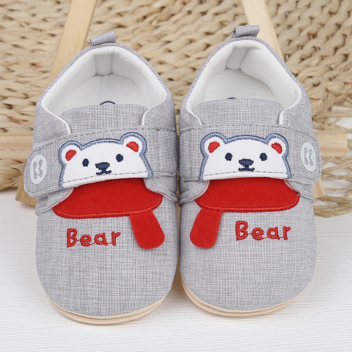 Giày tập đi KidsPlaza thêu gấu 23K-S1 (Màu ghi) hình 1