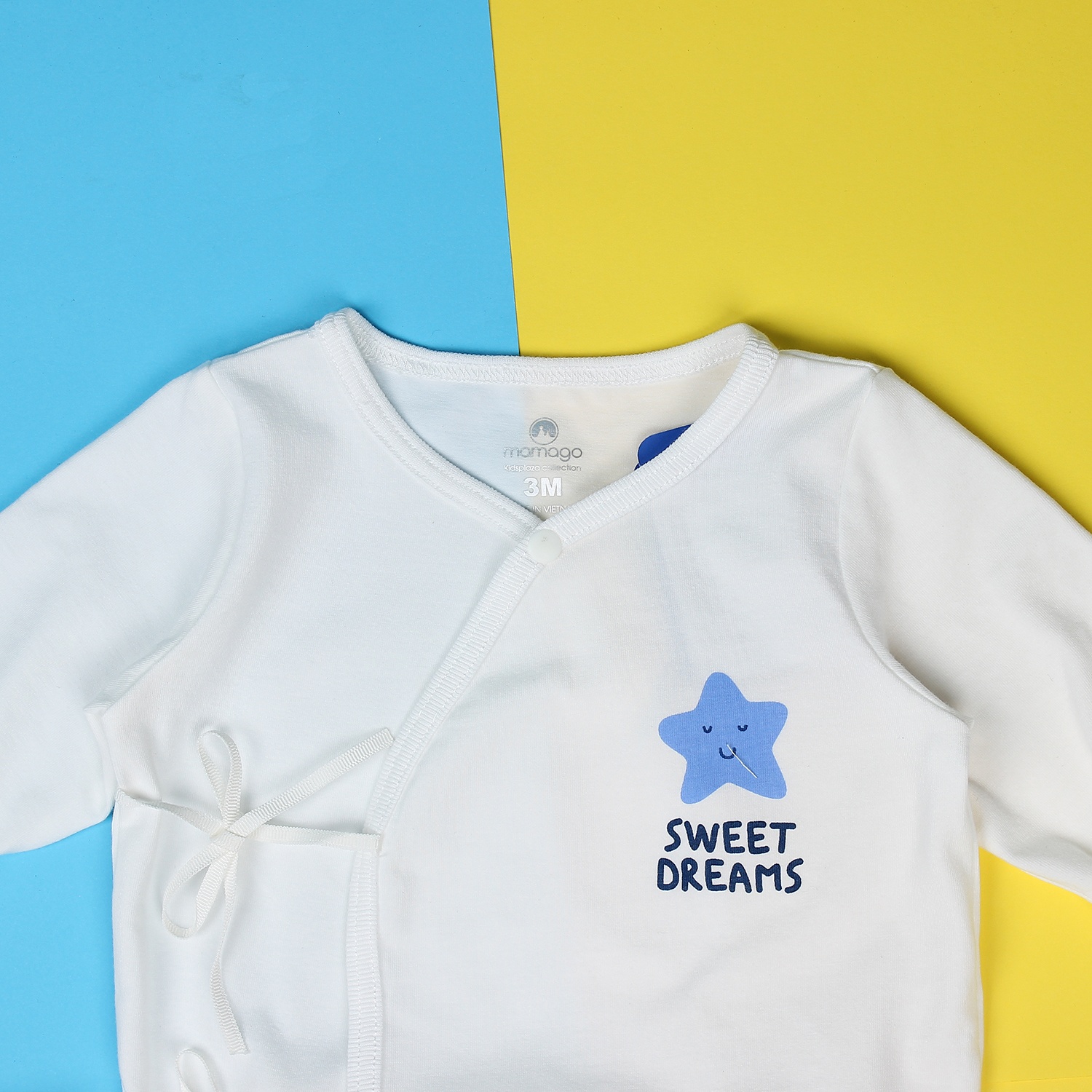 Áo sơ sinh buộc dây cài chéo tay dài Mamago vera K19 (trắng) thiết kế cúc cài chéo