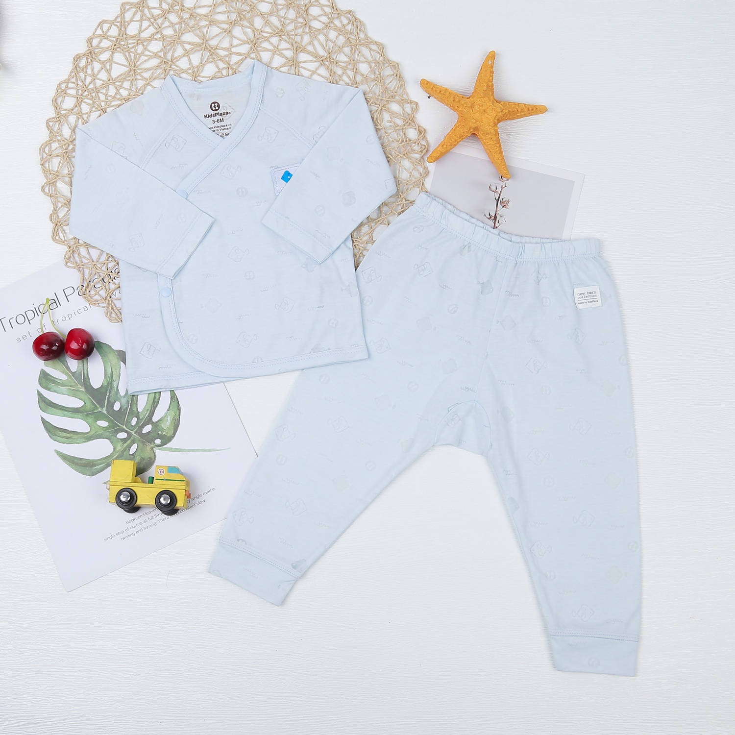 Bộ quần áo dài tay cài chéo KidsPlaza in cá HN21T (Xanh) hình 1