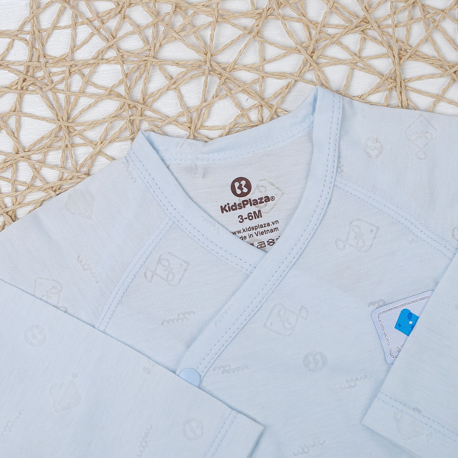 Bộ quần áo dài tay cài chéo KidsPlaza in cá HN21T (Xanh) hình 3