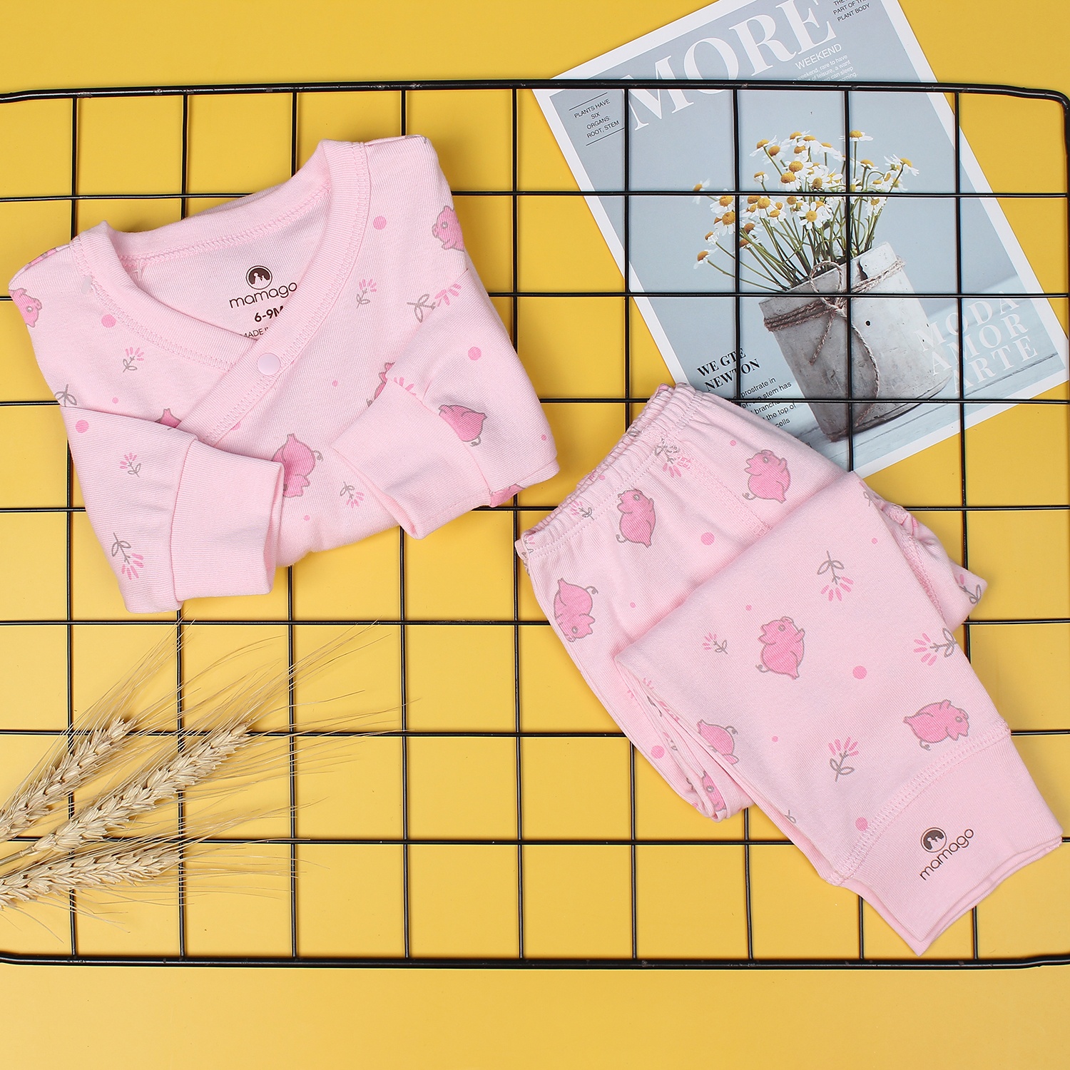 Bộ sơ sinh cho bé cài lệch Mamago in hình heo con (Hồng) hình 3