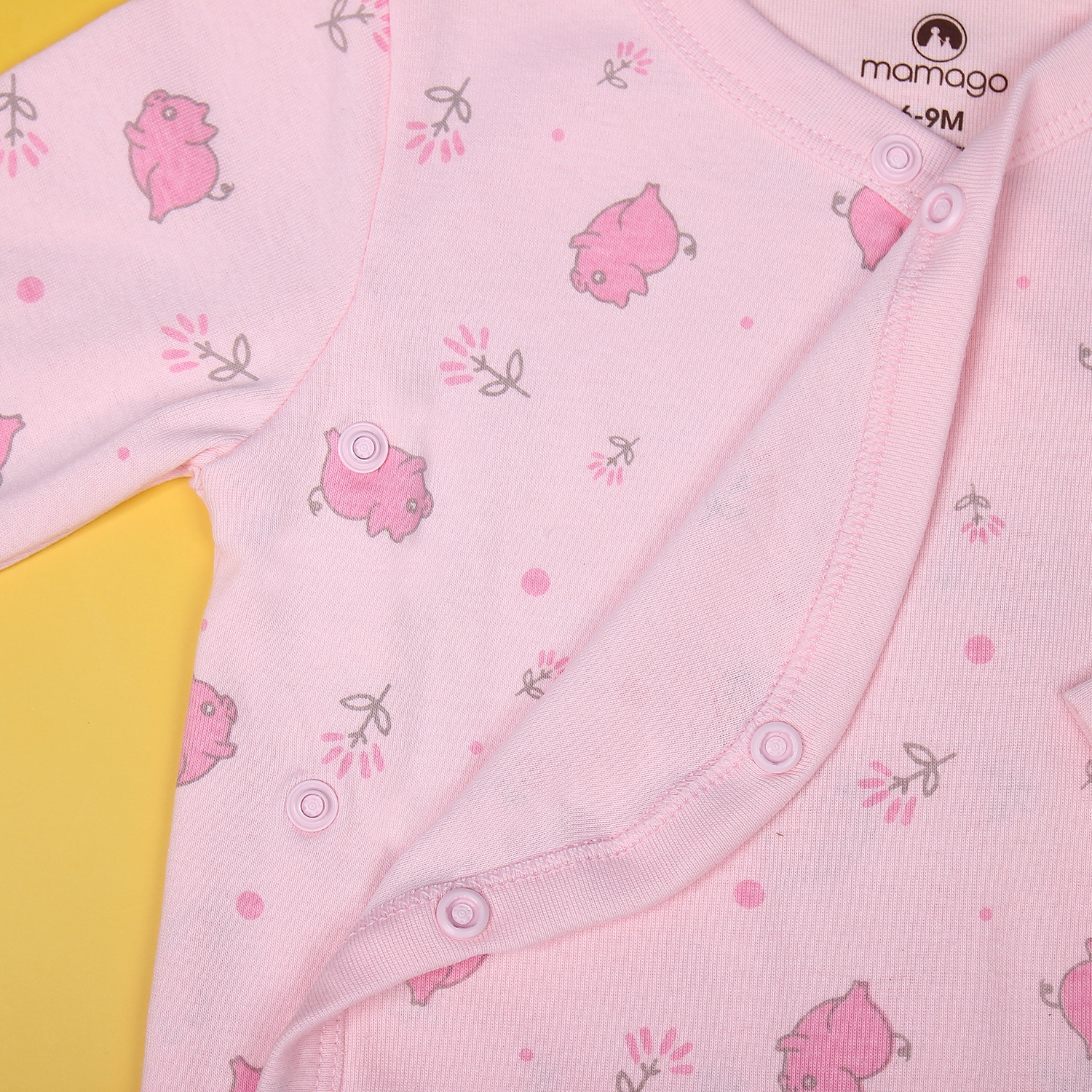 Bộ sơ sinh cho bé cài lệch Mamago in hình heo con (Hồng) hình 1