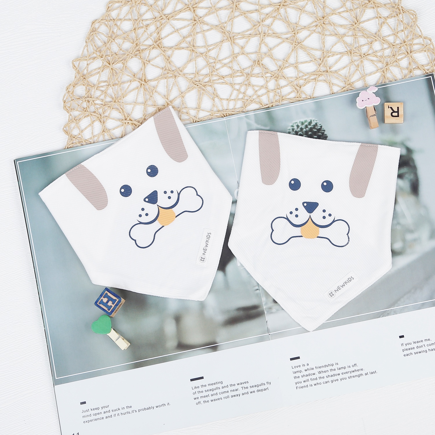 Set 2 yếm kẻ tăm KidsPlaza hình cún ND22T (Trắng be sáng) hình 1