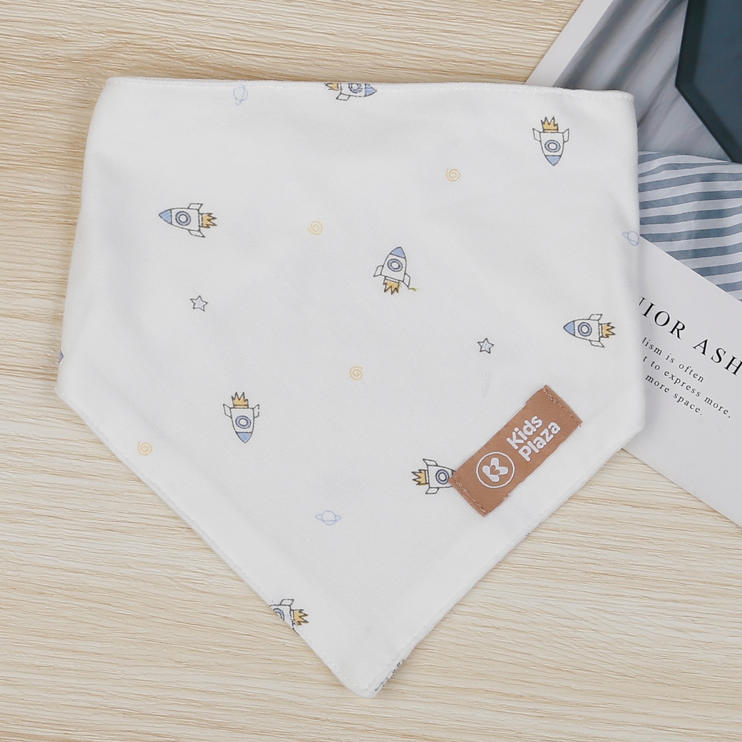 Set 2 yếm tam giác KidsPlaza Otis cho bé ND24T (Trắng - xanh) hình 3