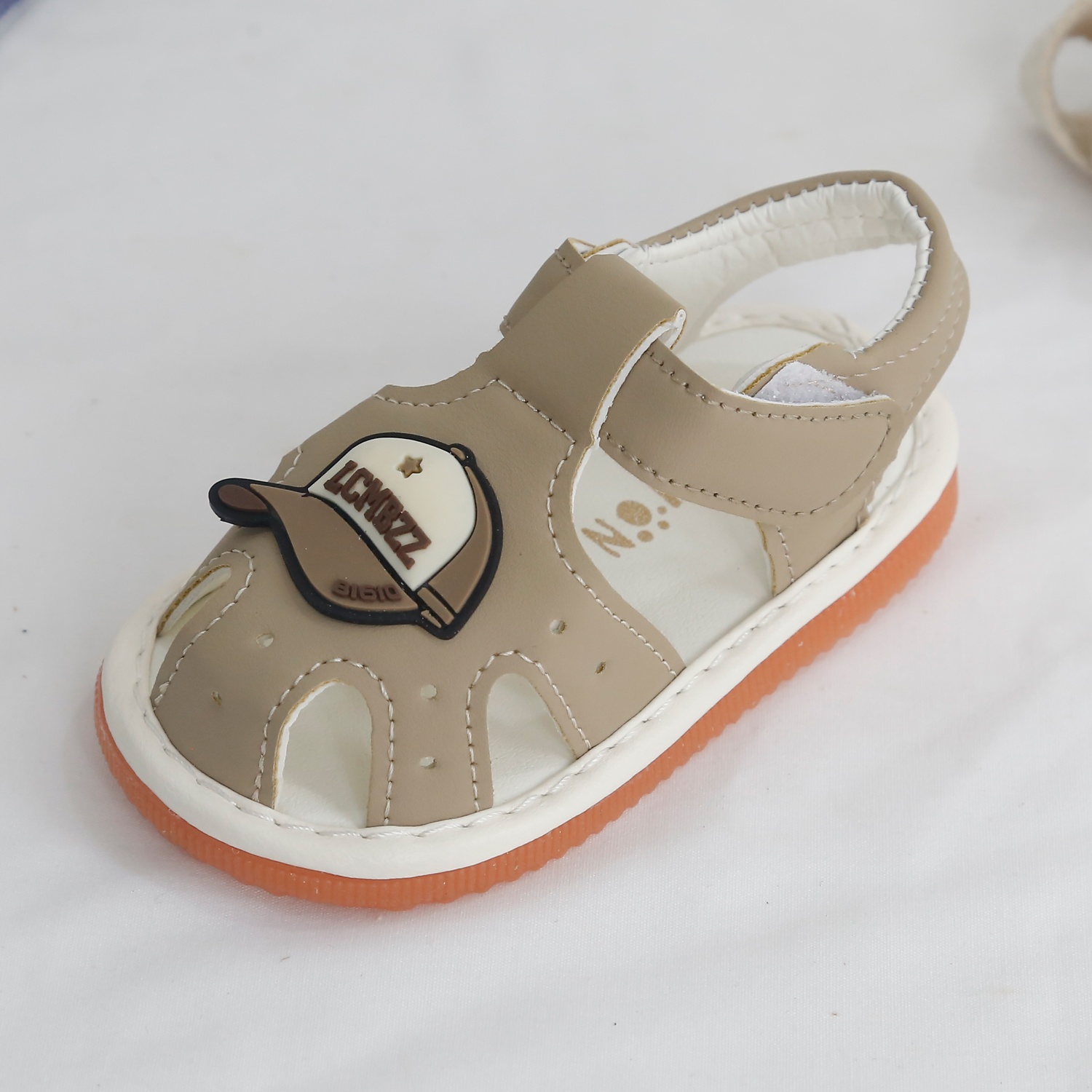 Ưu điểm của dép Sandal tập đi mũ AC24H (Nâu)