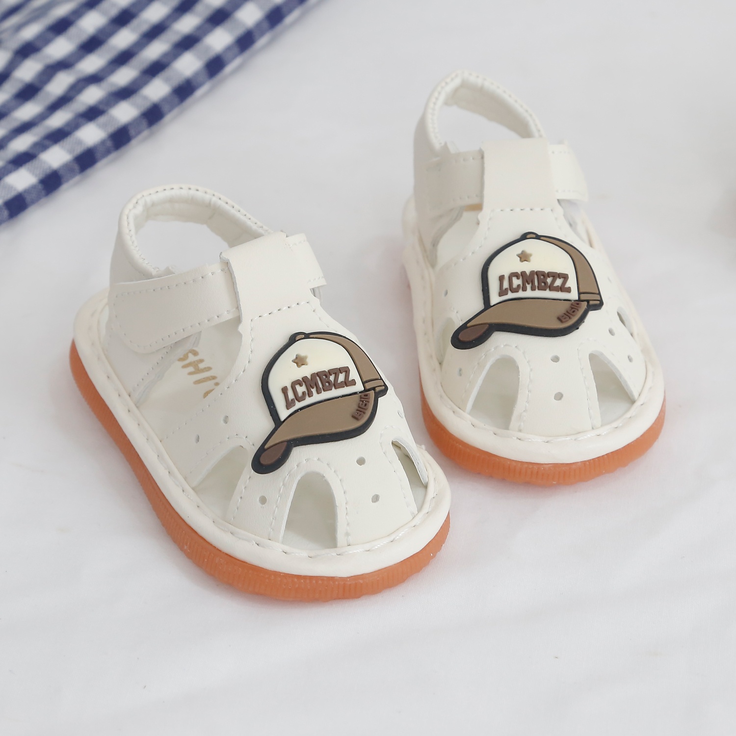 Dép Sandal tập đi mũ AC24H (Trắng)