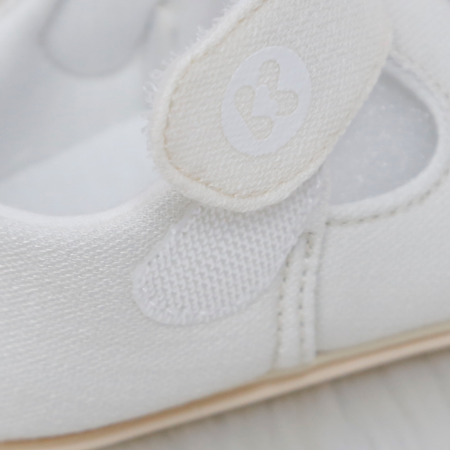 Giày tập đi bé gái KidsPlaza dâu tây 25K-SH06 (Be)