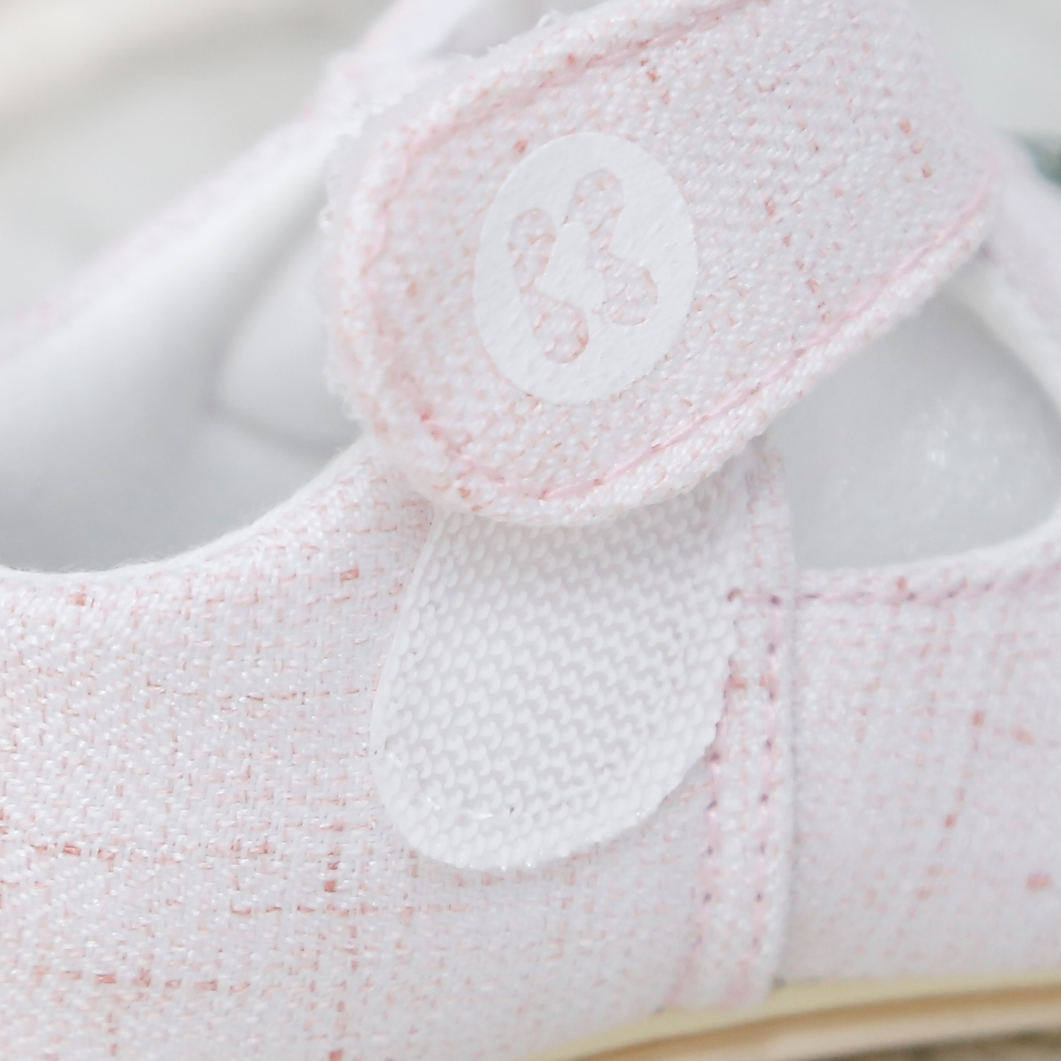 Giày tập đi bé gái KidsPlaza dâu tây 25K-SH06 (Hồng)  hình 4