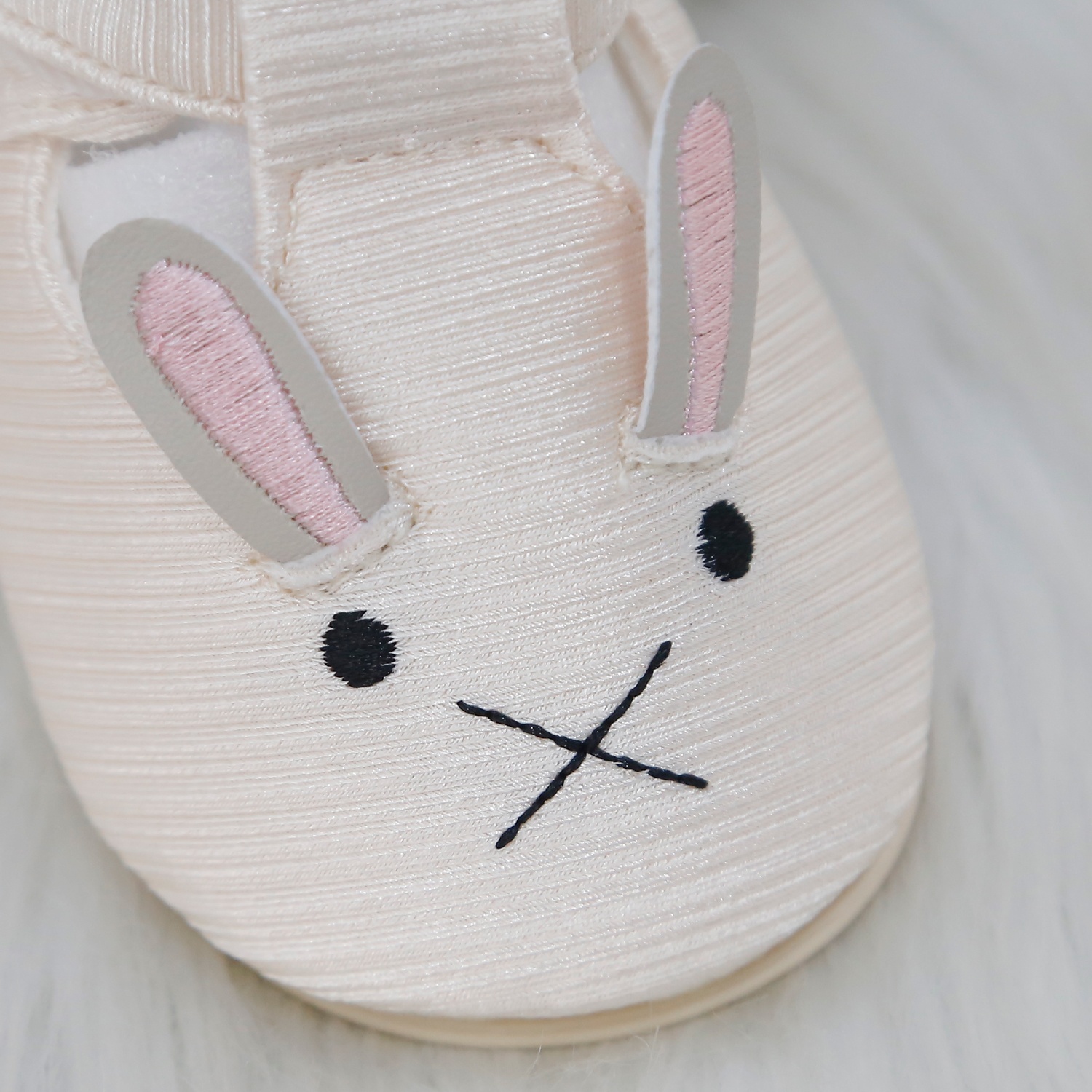 Giày tập đi bé gái KidsPlaza thêu thỏ cute 25K-SH05 (Be)  hình 5