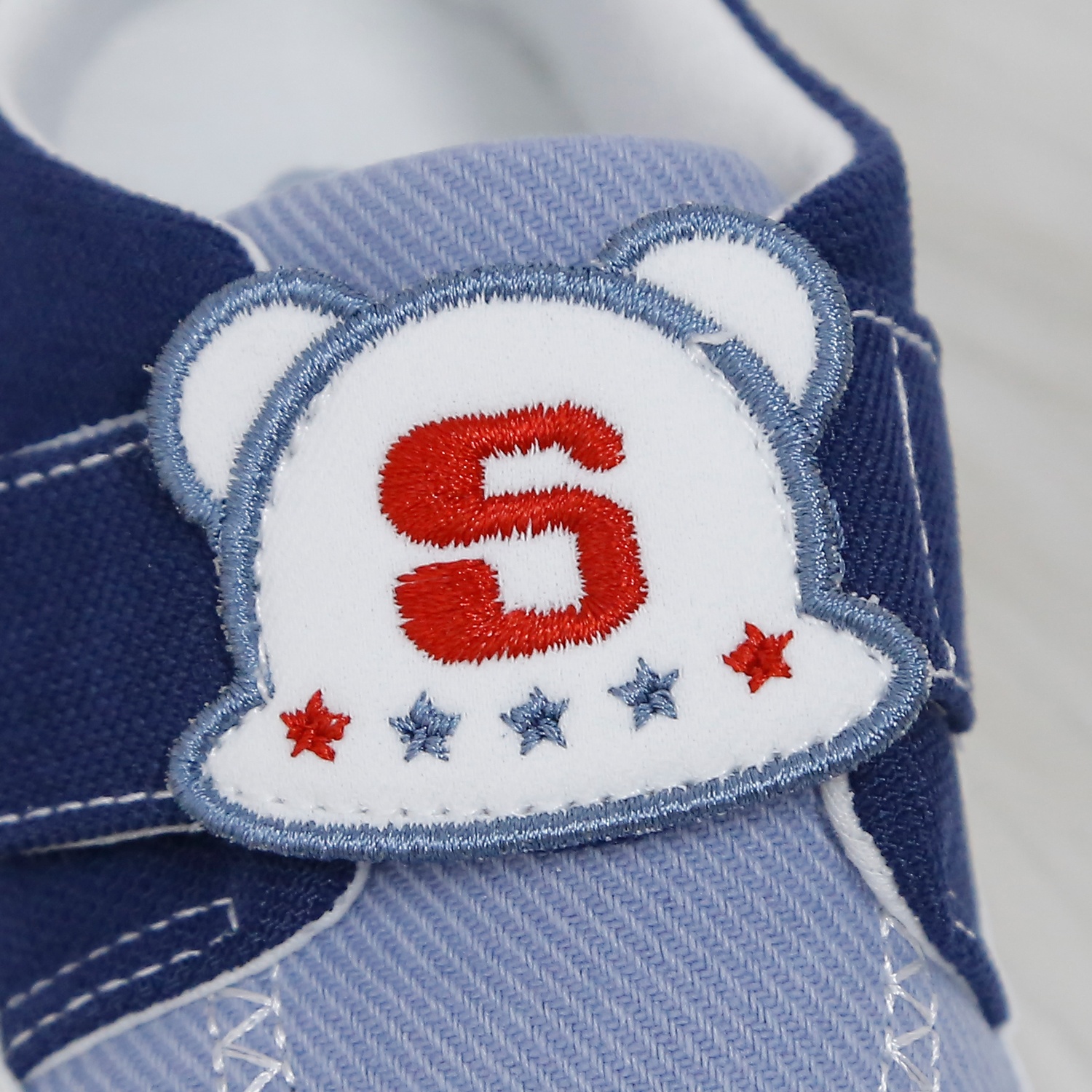 Giày tập đi bé trai KidsPlaza thêu mũ S 25K-SH04 (Xanh) 