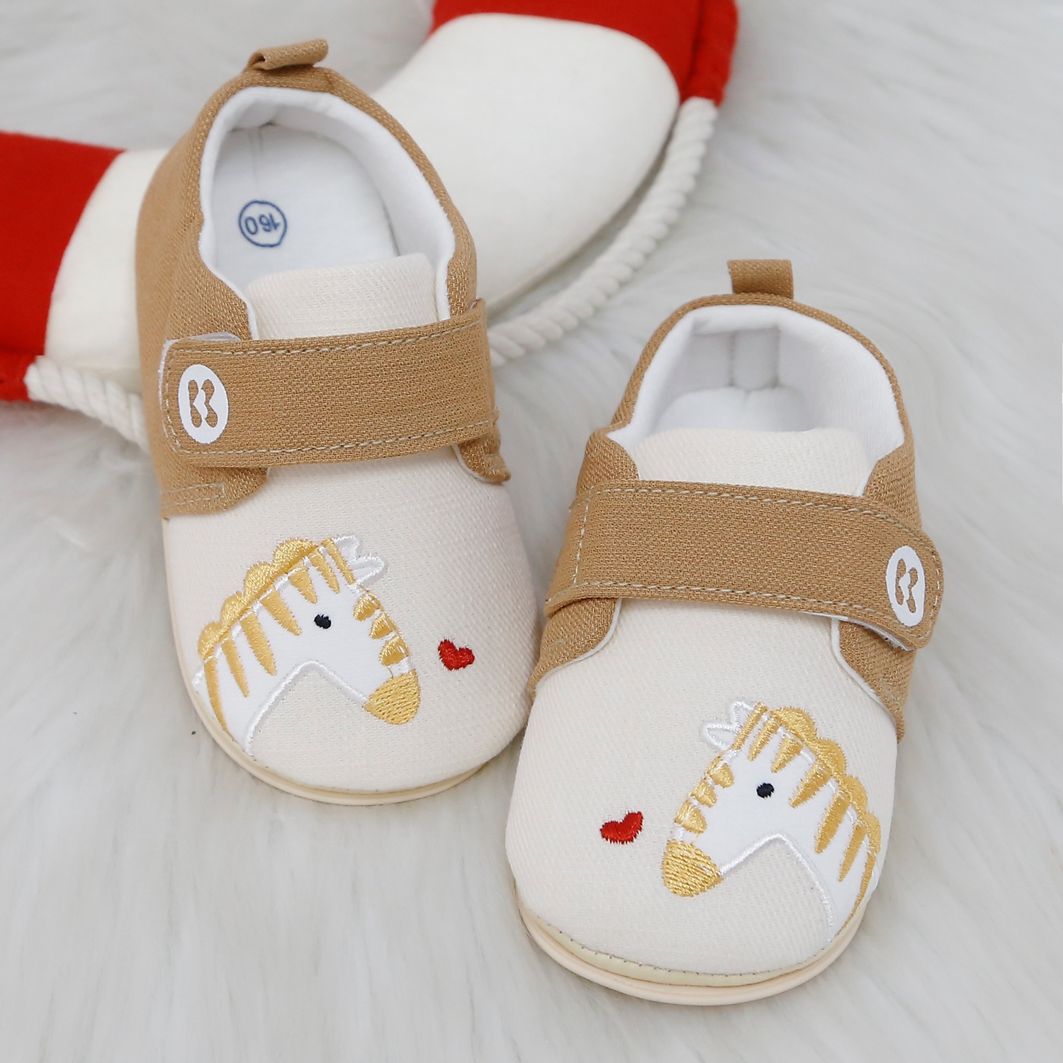 Giày tập đi cho bé KidsPlaza hình hươu cao cổ 25K-SH03 (Be)