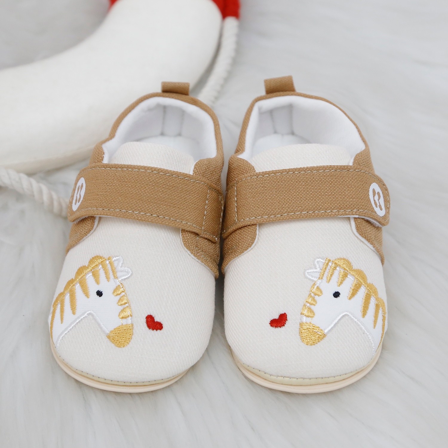 Giày tập đi cho bé KidsPlaza hình hươu cao cổ 25K-SH03 (Be) hình 2