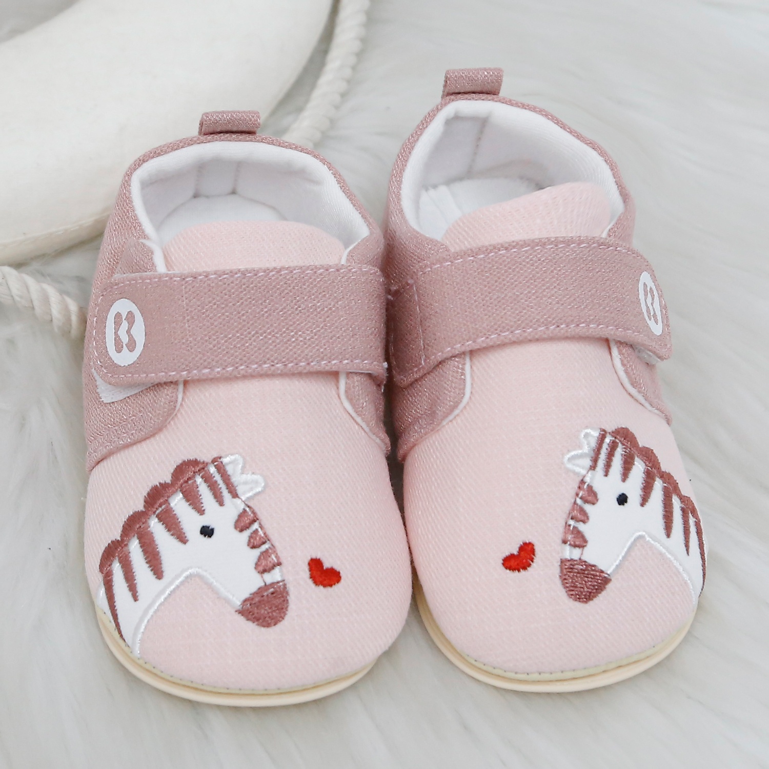 Giày tập đi cho bé KidsPlaza hình hươu cao cổ 25K-SH03 (Hồng)