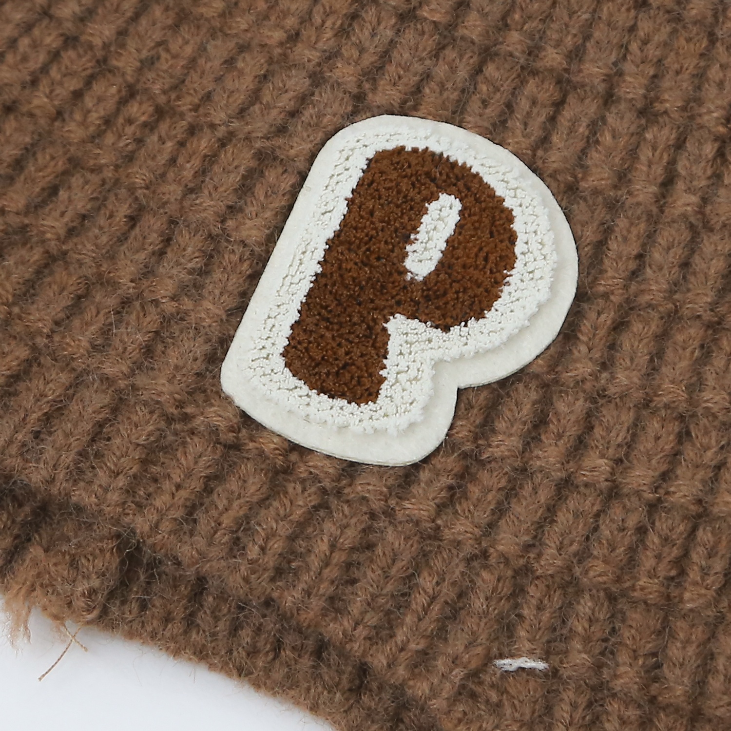 Mũ len hai cục bông dày chữ P cho bé 24K-B04 (Nâu Đậm) hình 3