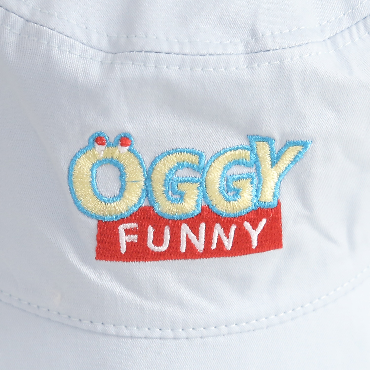 thêu chữ Oggy và Funny tạo thêm điểm nhấn