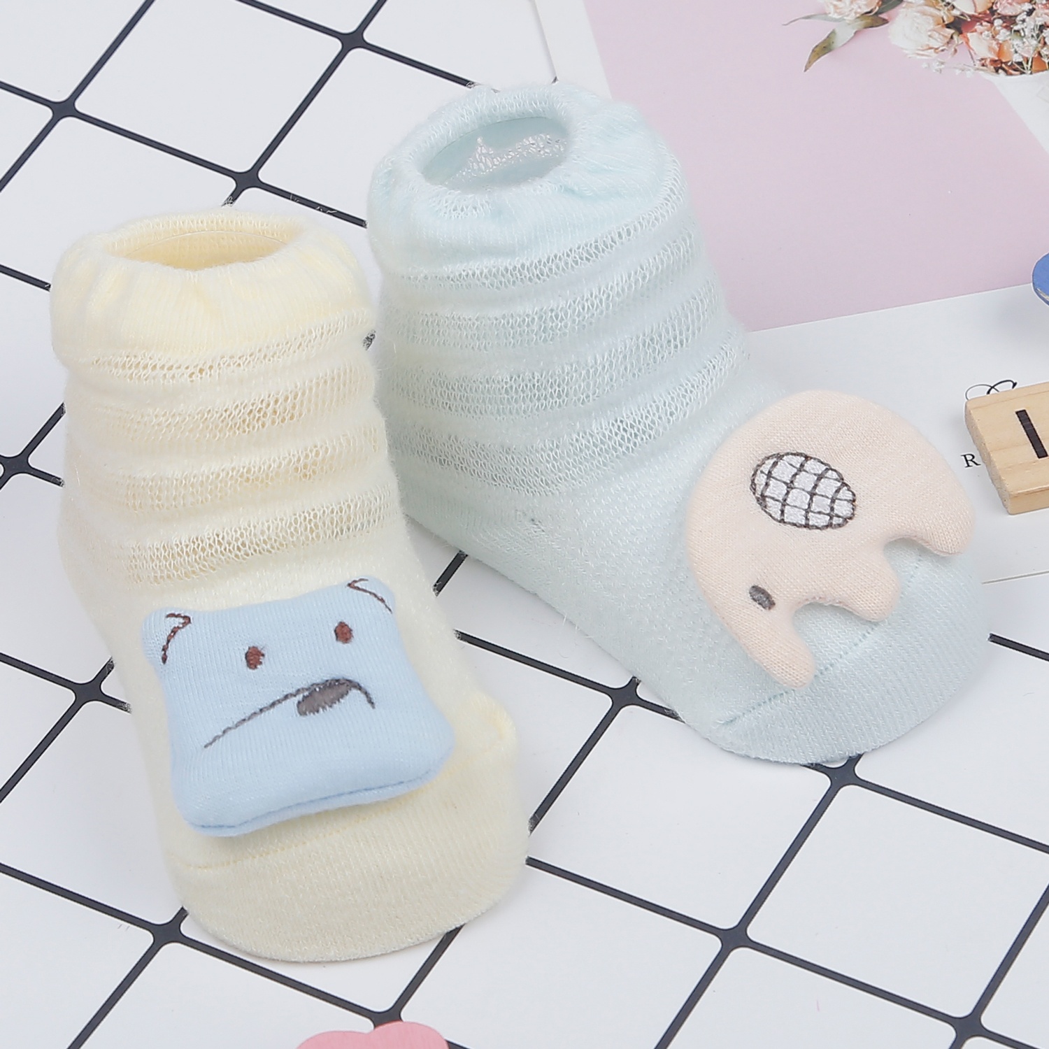 Set 2 tất bé trai in hình dễ thương AC22 hình 1