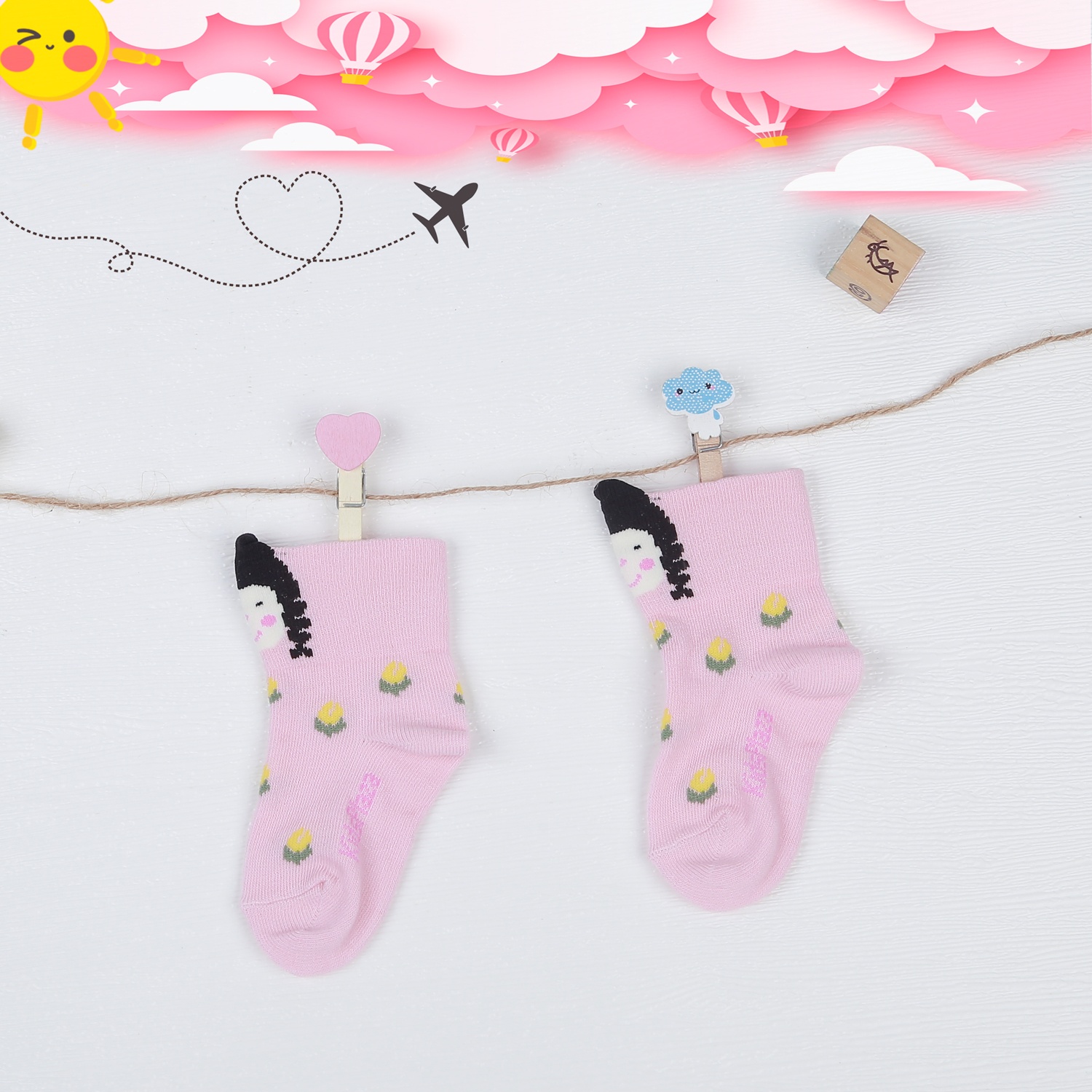 Set 3 tất bé gái kẻ hoạ tiết hoa ong KidsPlaza DK22 hình 3