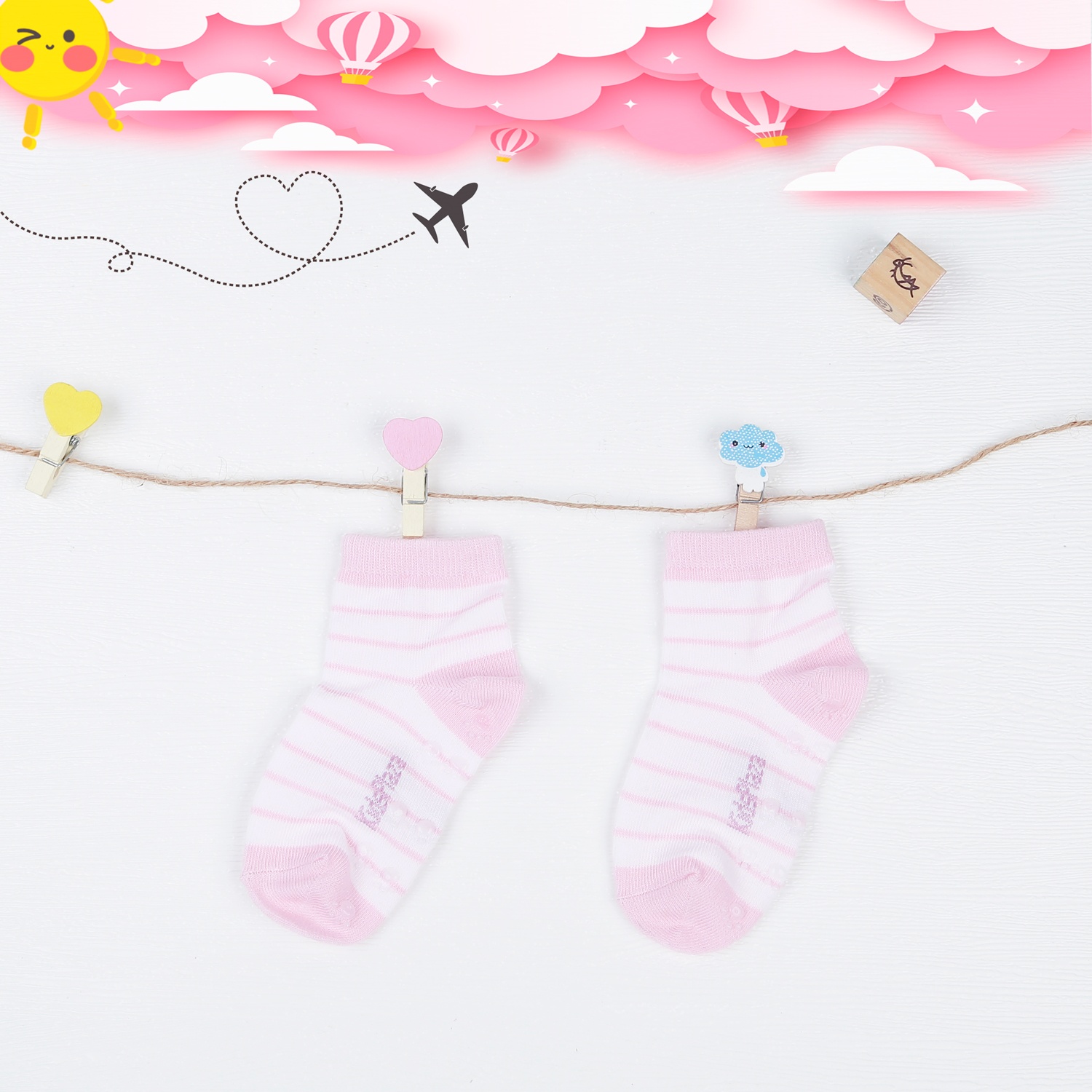 Set 3 tất bé gái kẻ in thú KidsPlaza DK22 hình 3