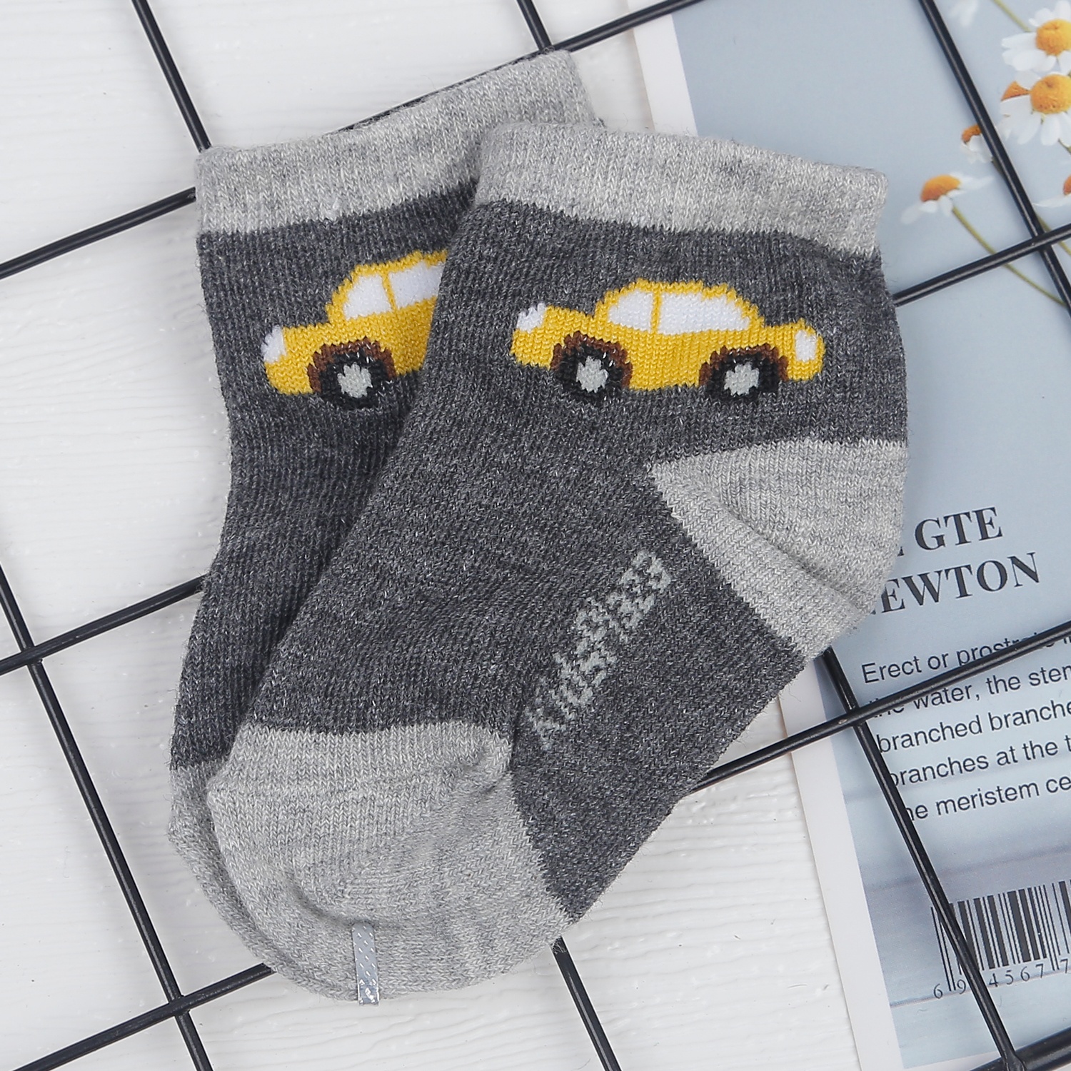 Set 3 tất bé trai hoạ tiết kẻ in ô tô KidsPlaza K12 DK22 hình 2