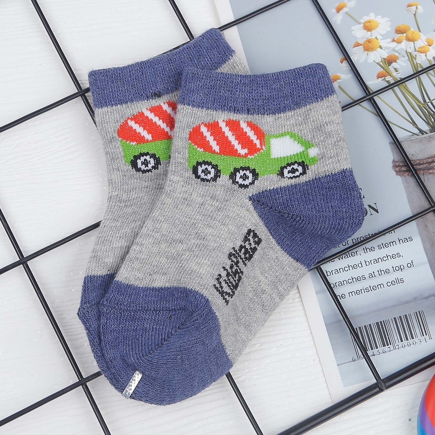 Set 3 tất bé trai hoạ tiết kẻ in ô tô KidsPlaza K12 DK22 hình 3