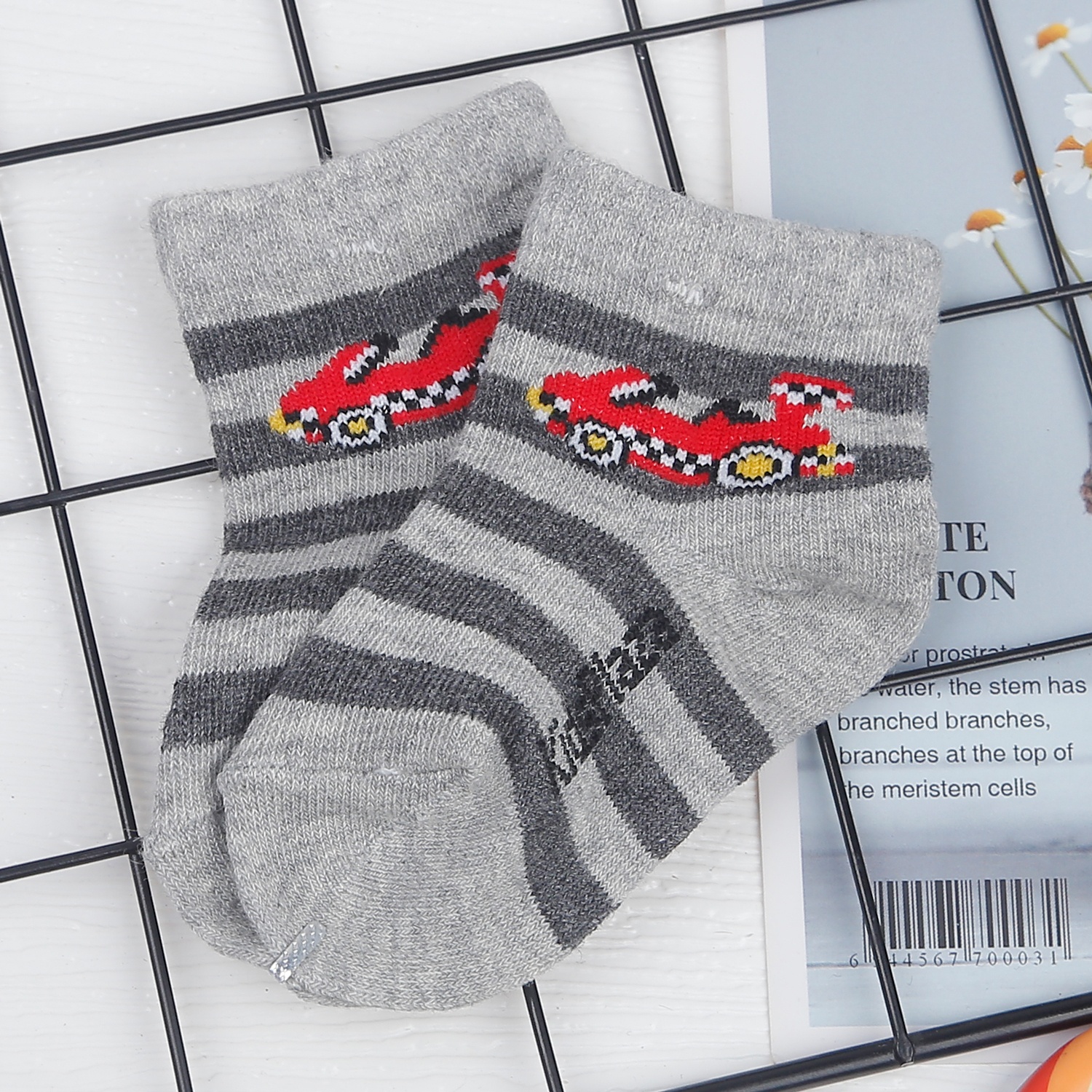 Set 3 tất bé trai hoạ tiết kẻ in ô tô KidsPlaza K12 DK22 hình 4