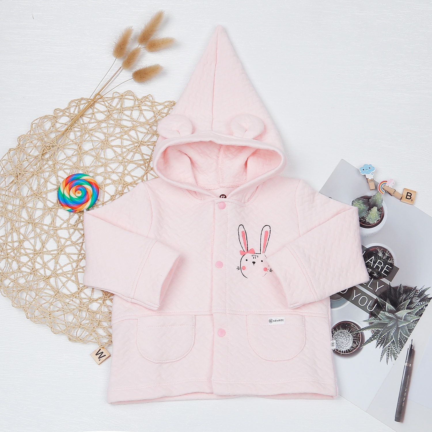 Áo khoác bông bé gái KidsPlaza in thỏ hồng M22D hình 1