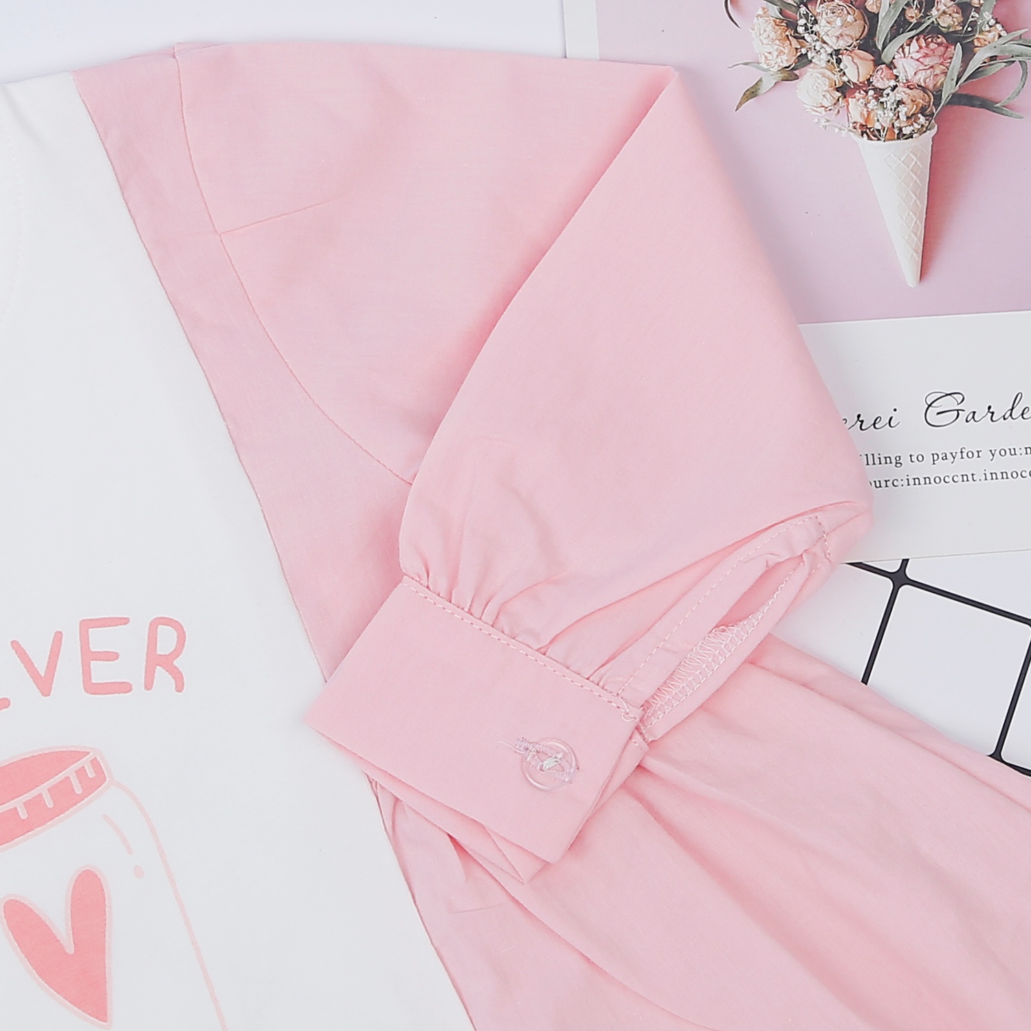 Váy dài tay bé gái in forever love KidsPlaza M22T (Trắng Hồng) hình 3