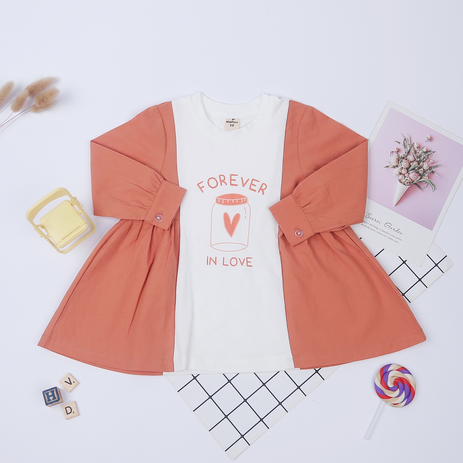 Váy dài tay bé gái in forever love KidsPlaza M22T (Trắng Cam) hình 1