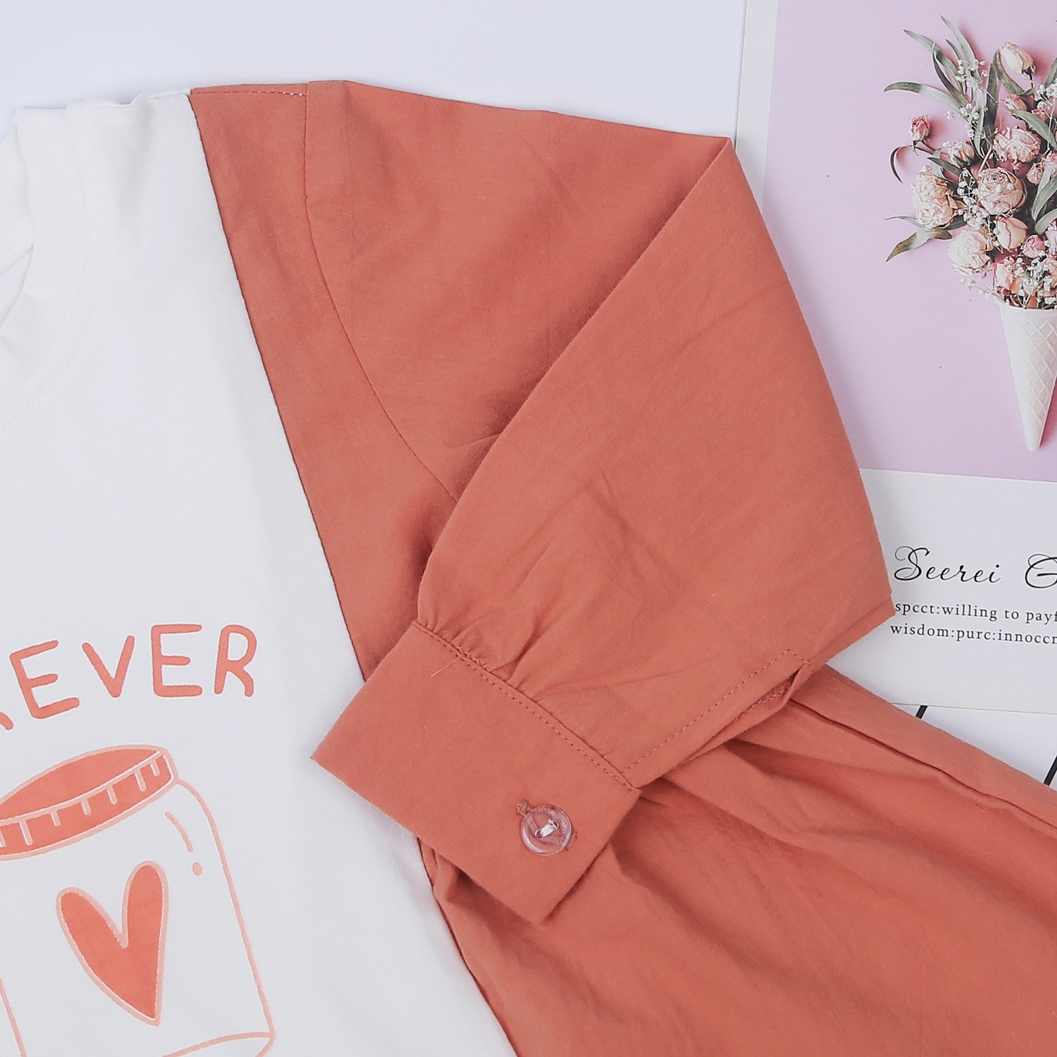 Váy dài tay bé gái in forever love KidsPlaza M22T (Trắng Cam) hình 2