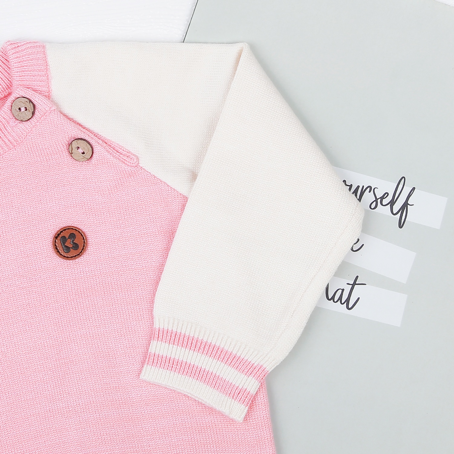 Áo len bé gái cài vai KidsPlaza ND22D (Hồng cam) hình 4